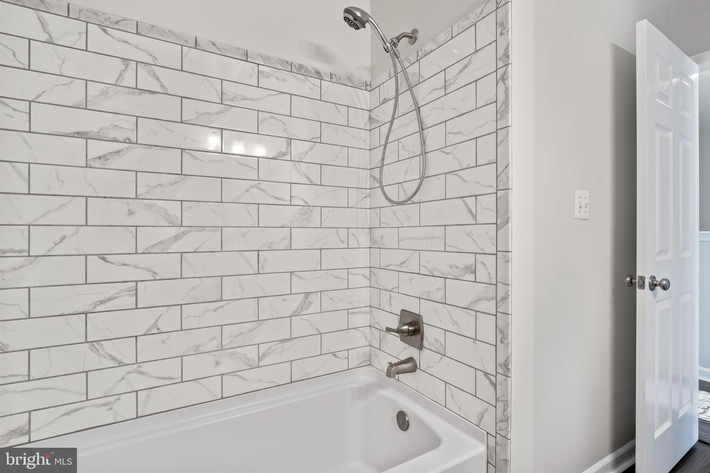 25403 Lisa TERRACE