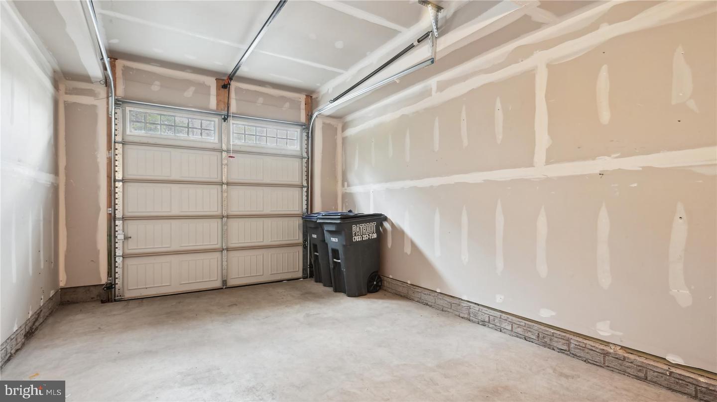 25337 Crested Iris TERRACE
