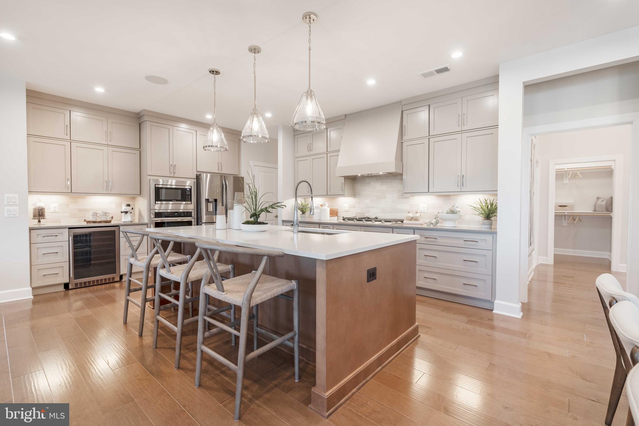 43041 Greeley SQUARE