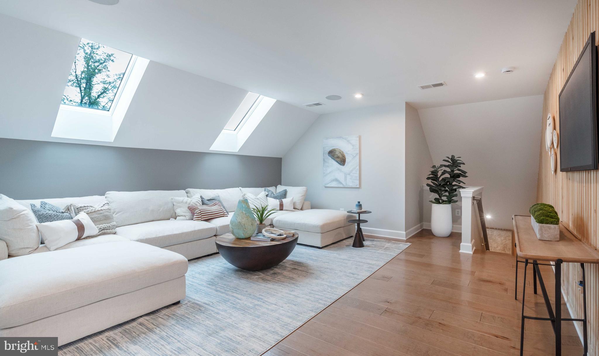 43041 Greeley SQUARE