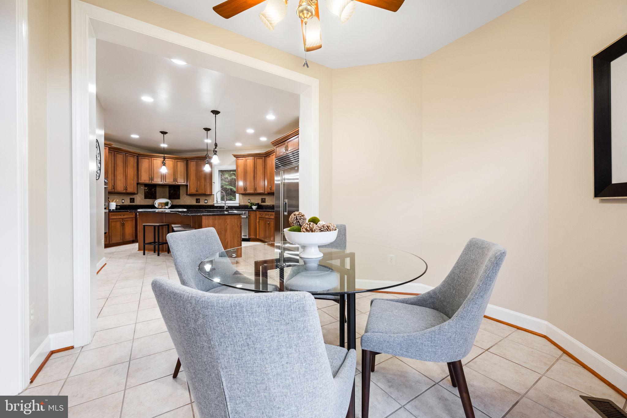 22962 Lois Ln