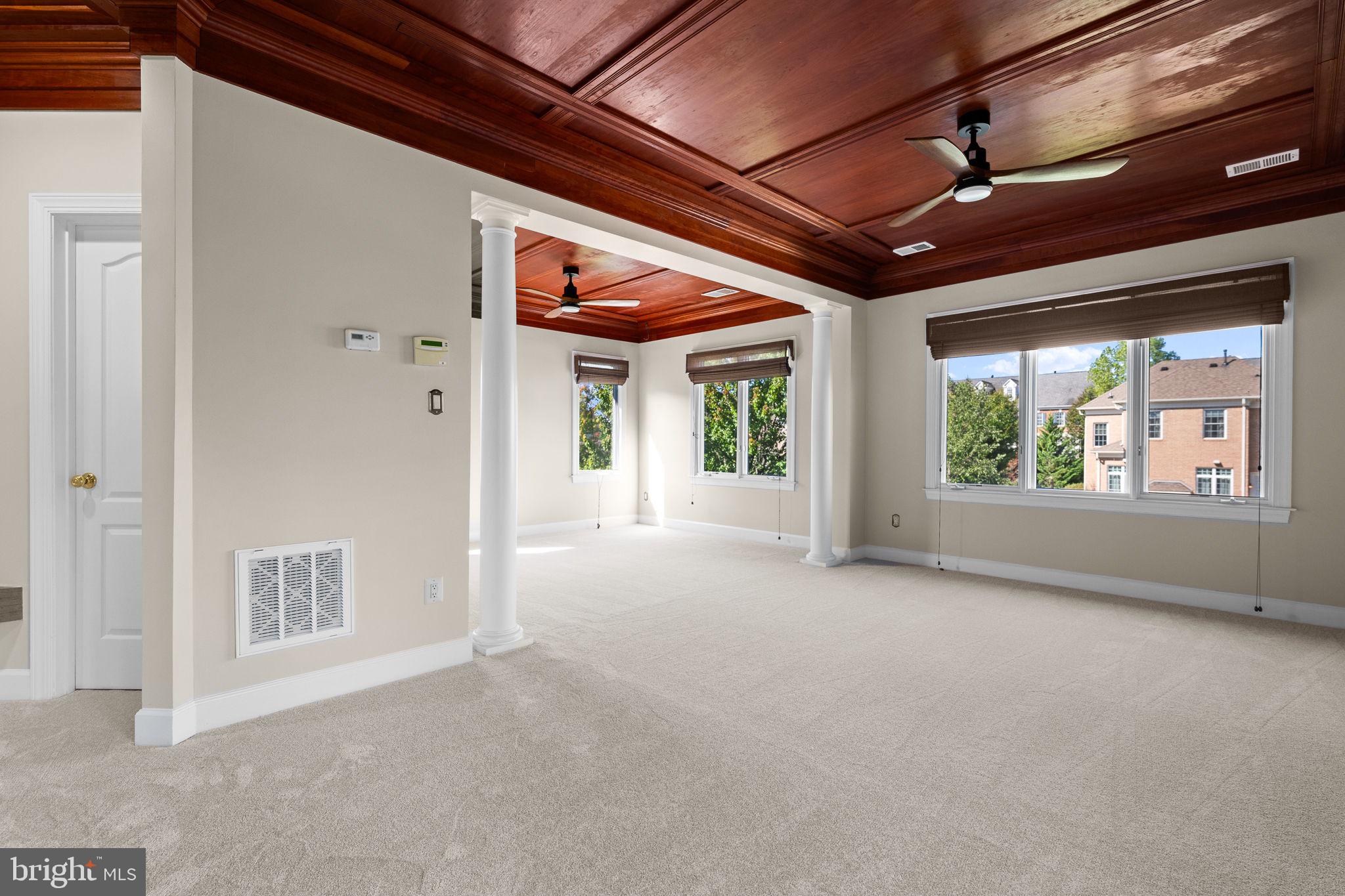 22962 Lois Ln