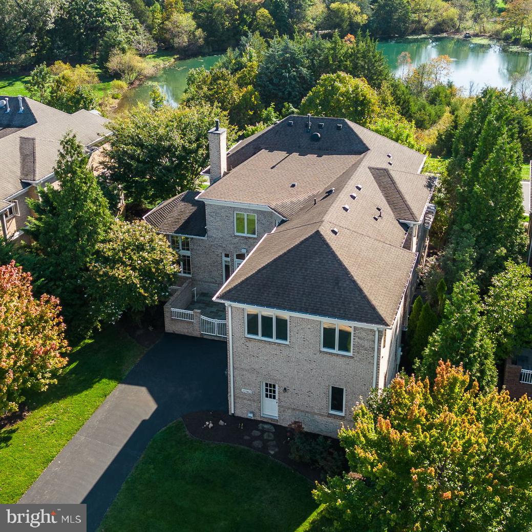 22962 Lois Ln