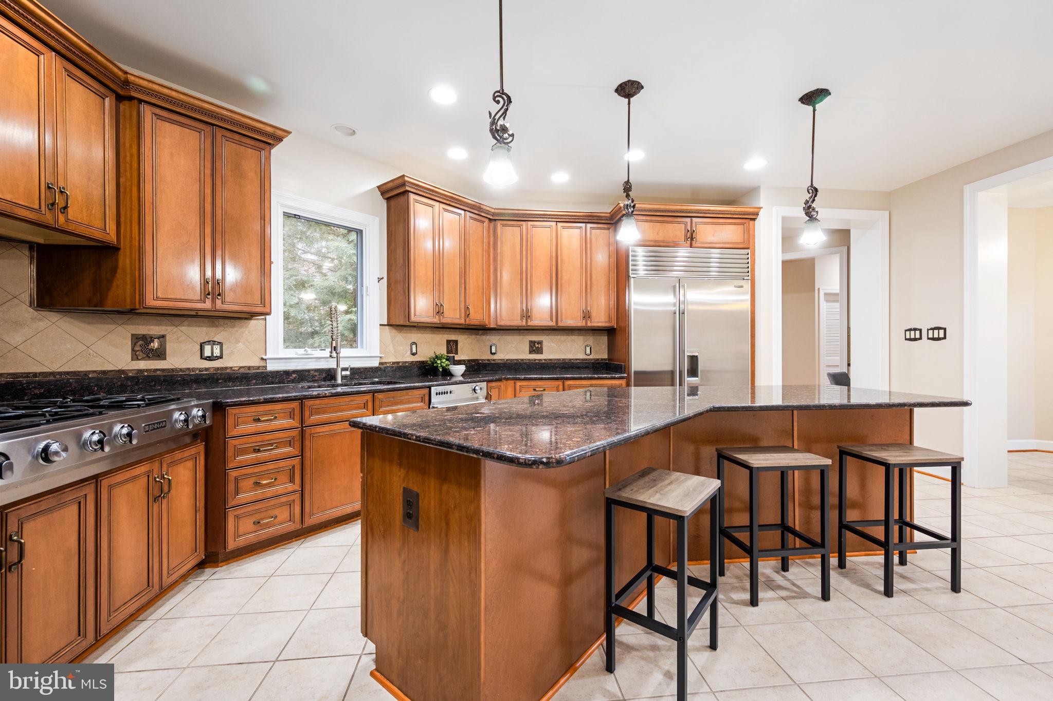 22962 Lois Ln