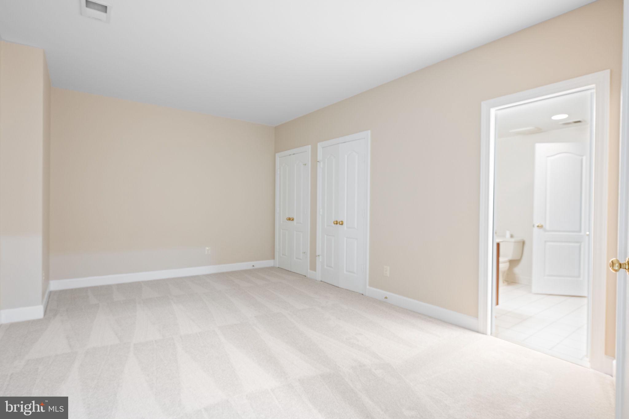 22962 Lois Ln