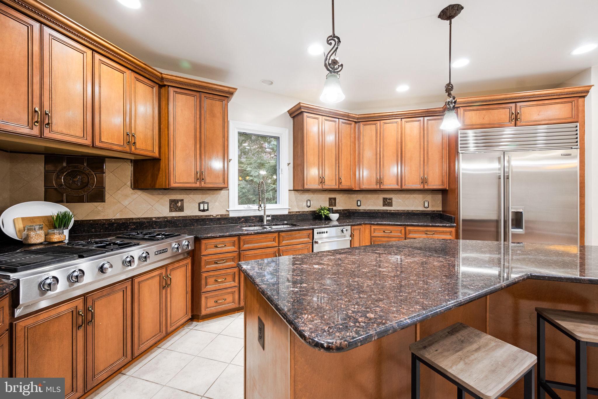22962 Lois Ln