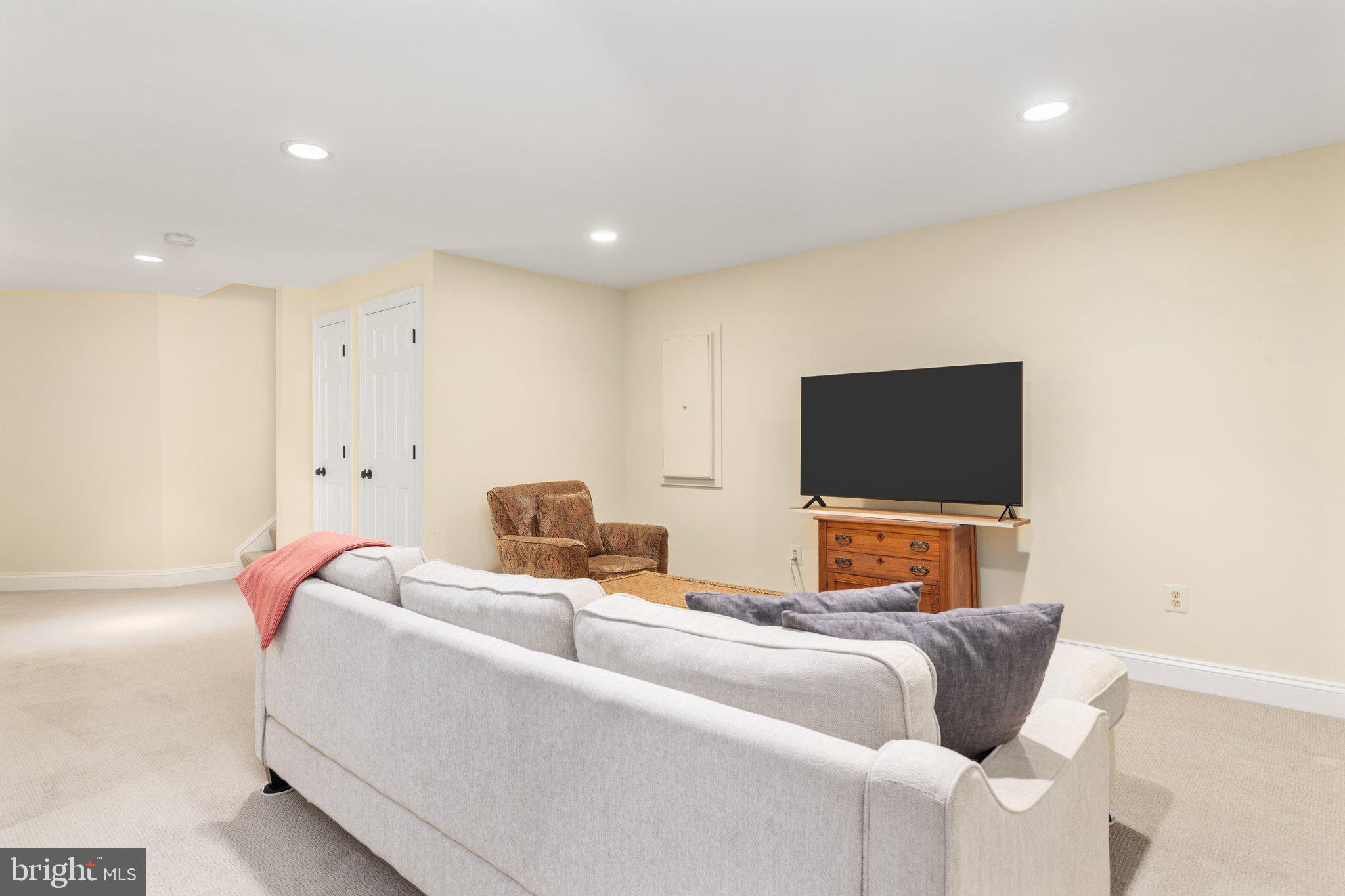 206 Andover Ct NE