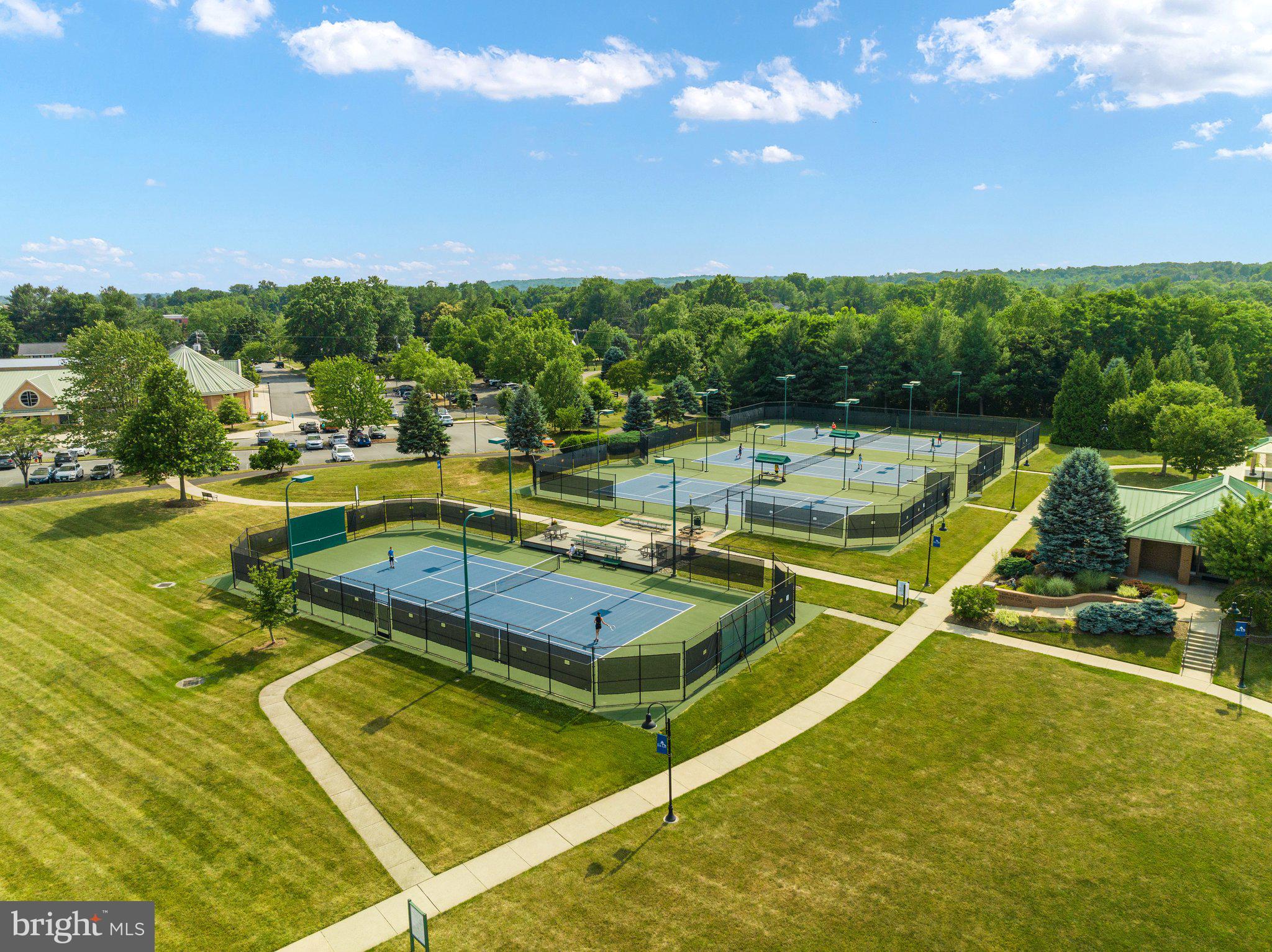206 Andover Ct NE