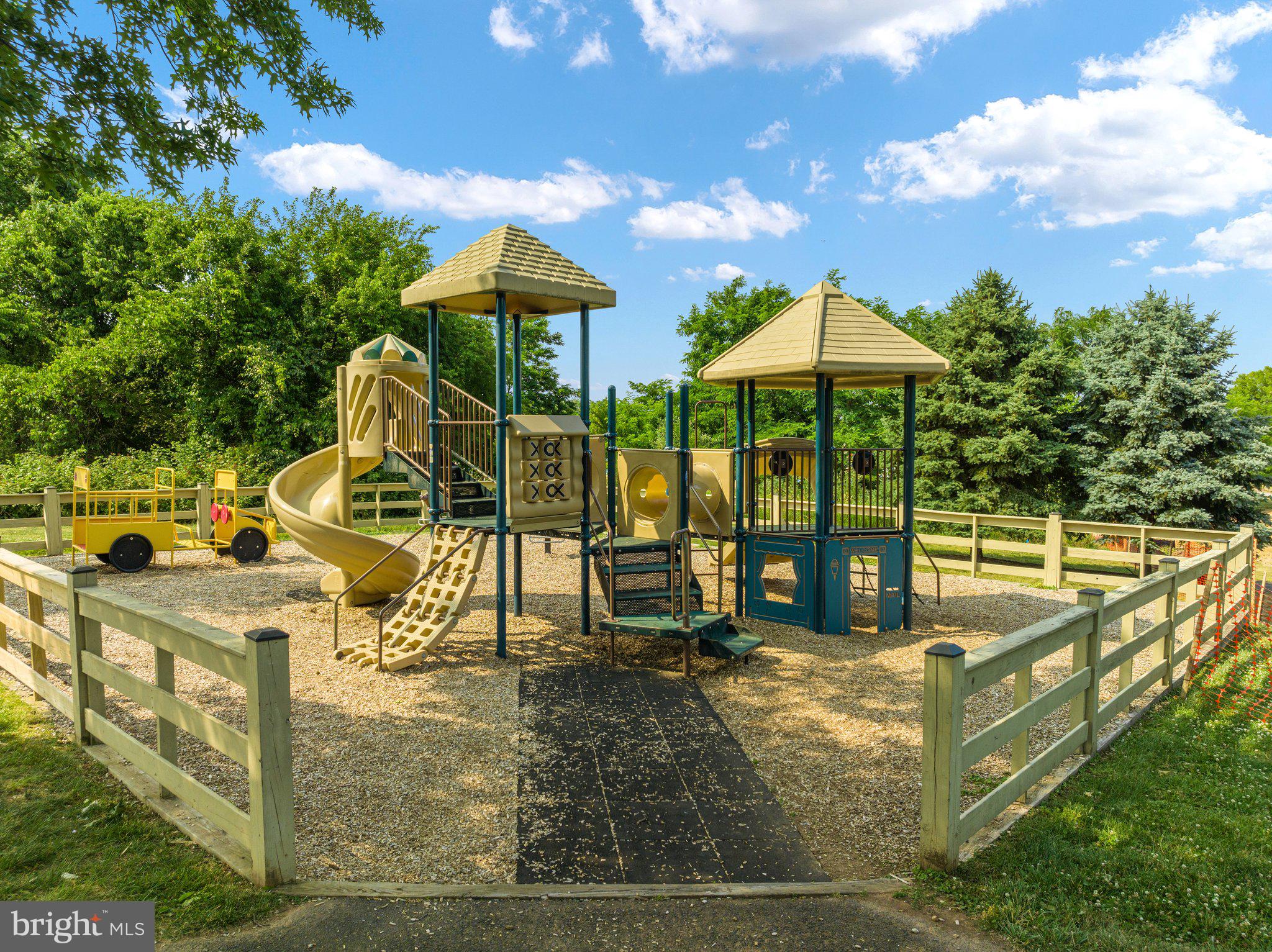 206 Andover Ct NE