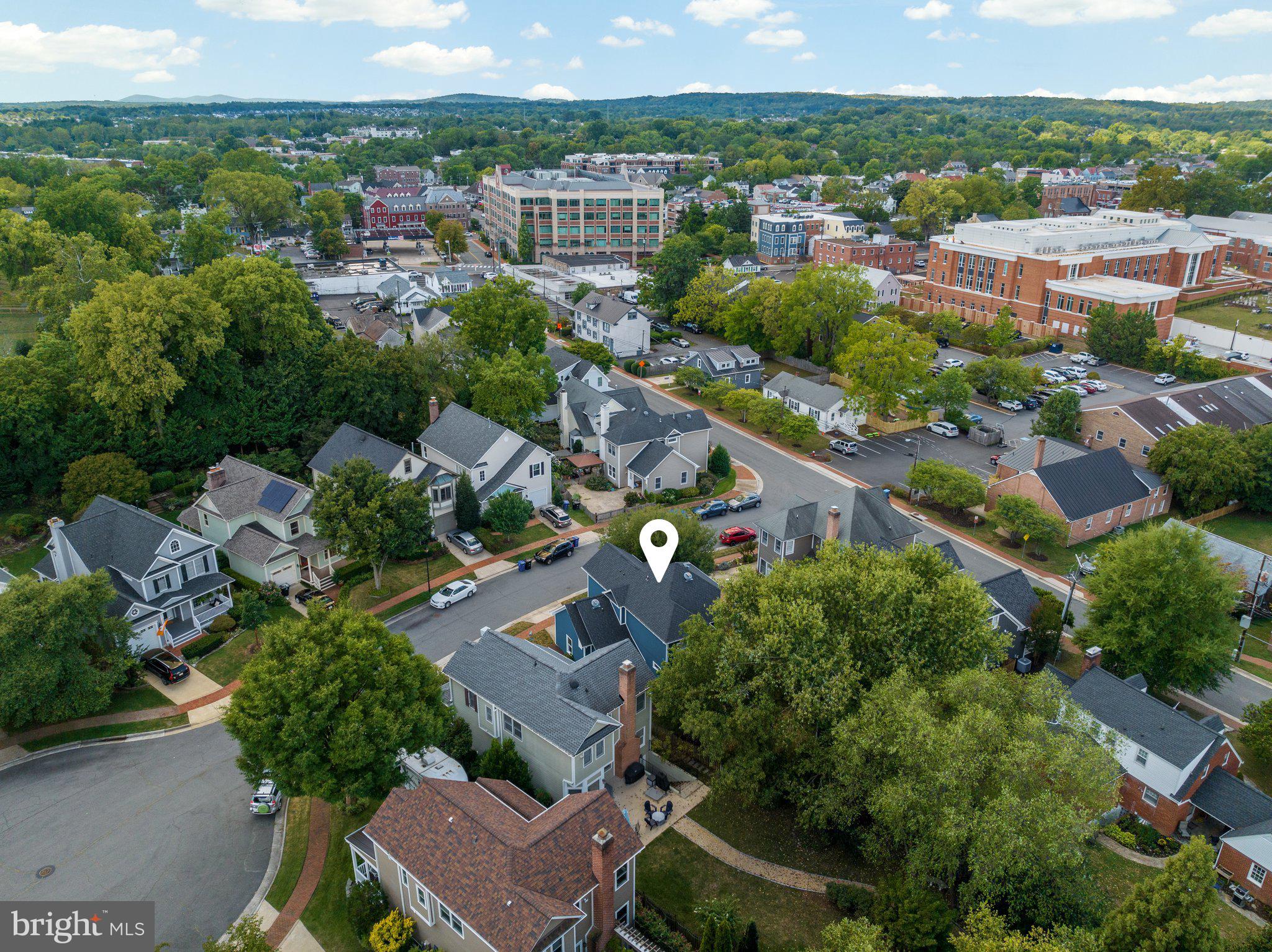 206 Andover Ct NE