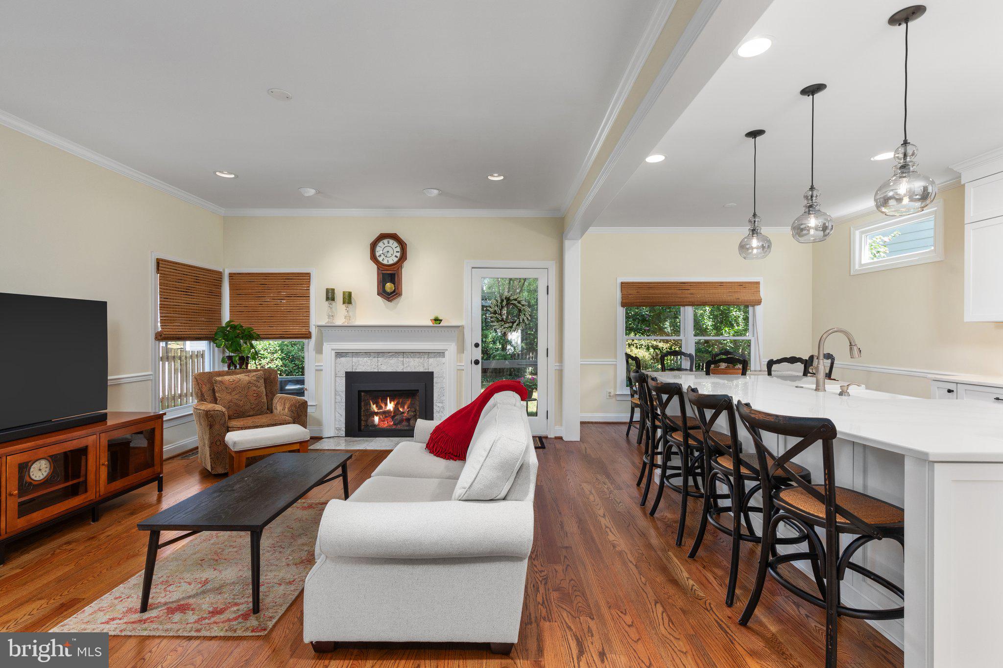 206 Andover Ct NE