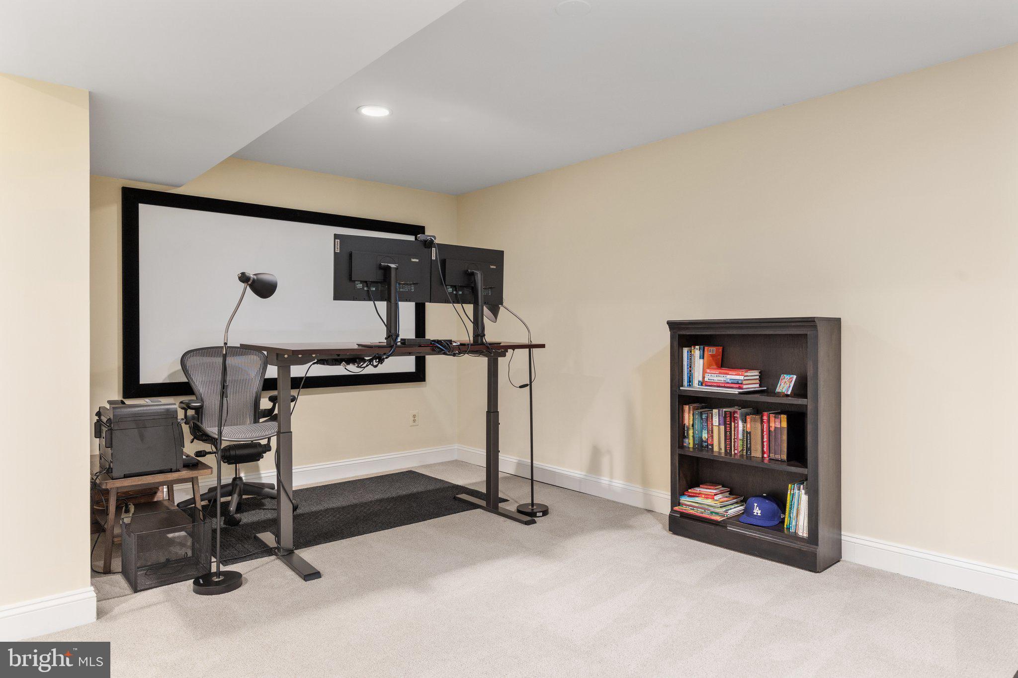206 Andover Ct NE