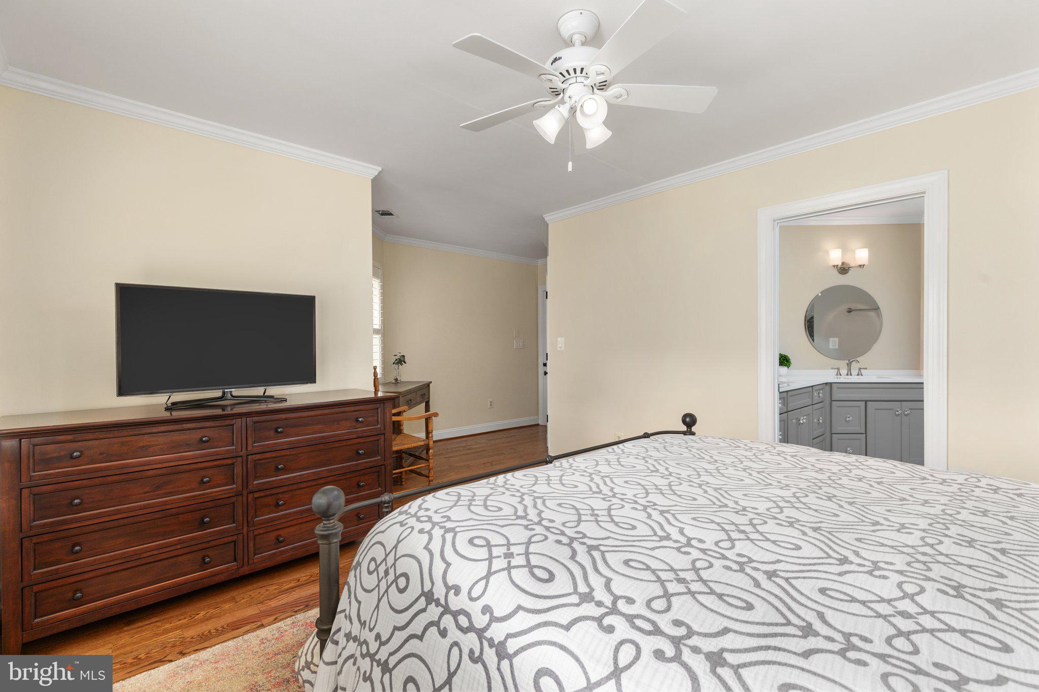 206 Andover Ct NE