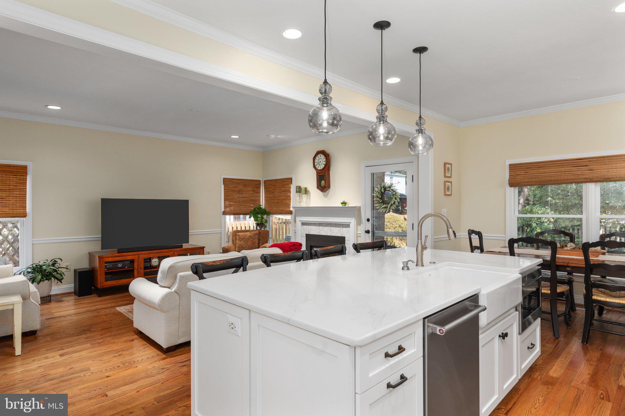 206 Andover Ct NE