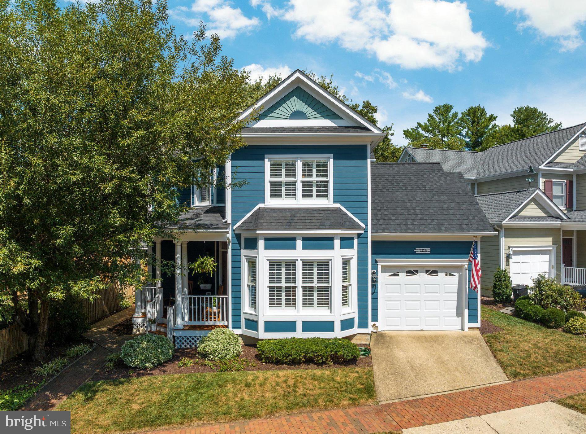 206 Andover Ct NE