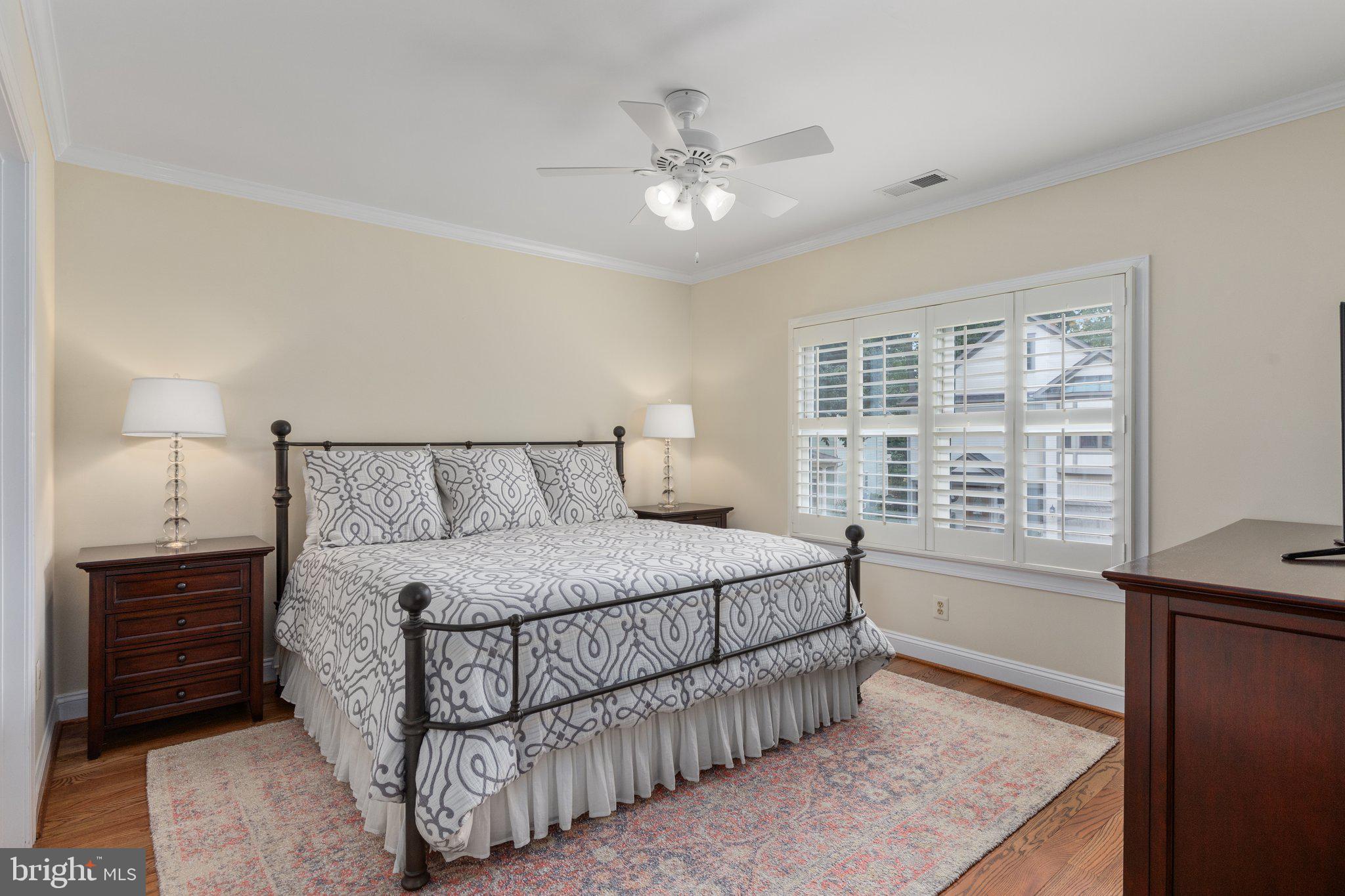 206 Andover Ct NE