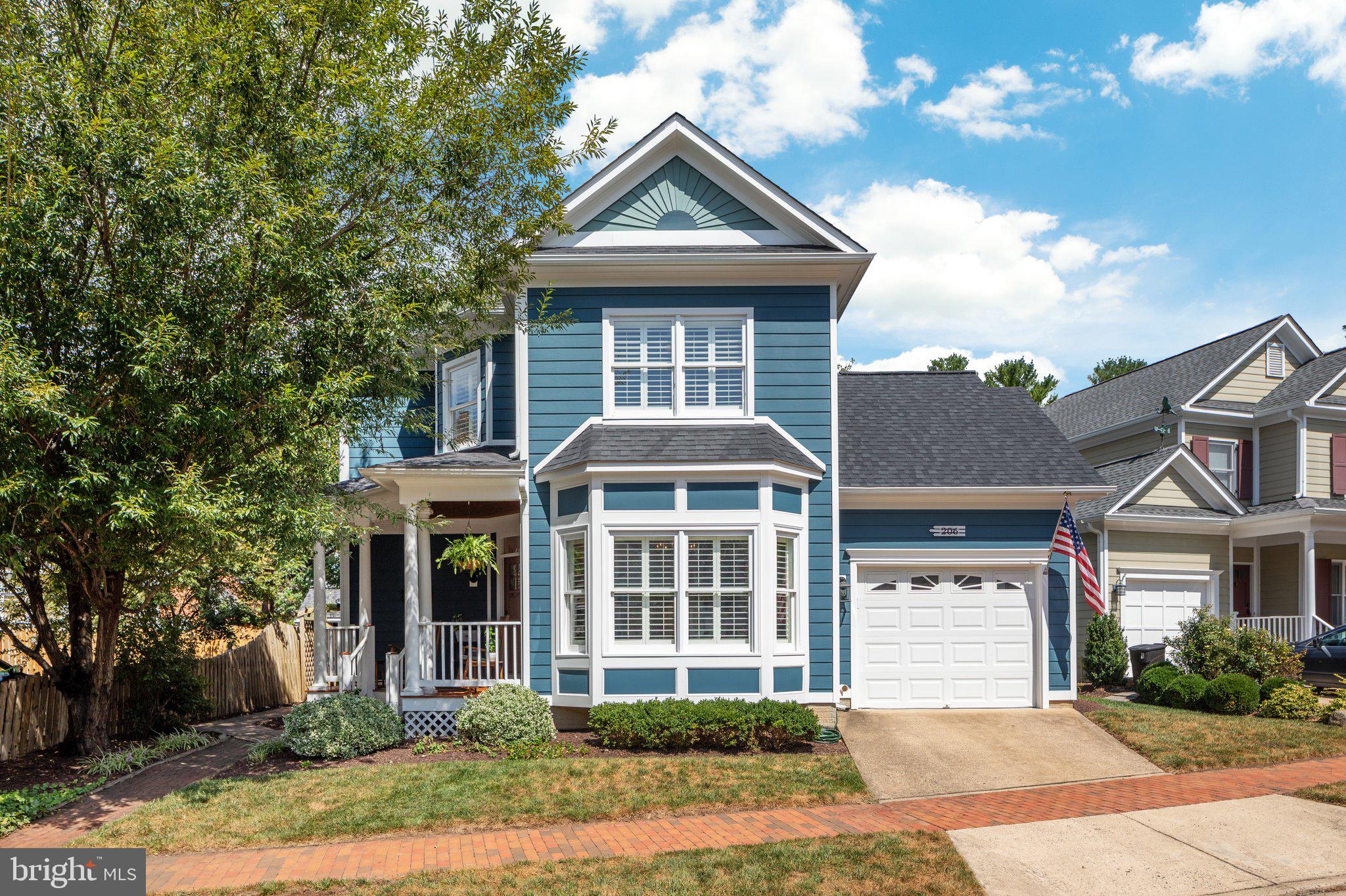 206 Andover Ct NE