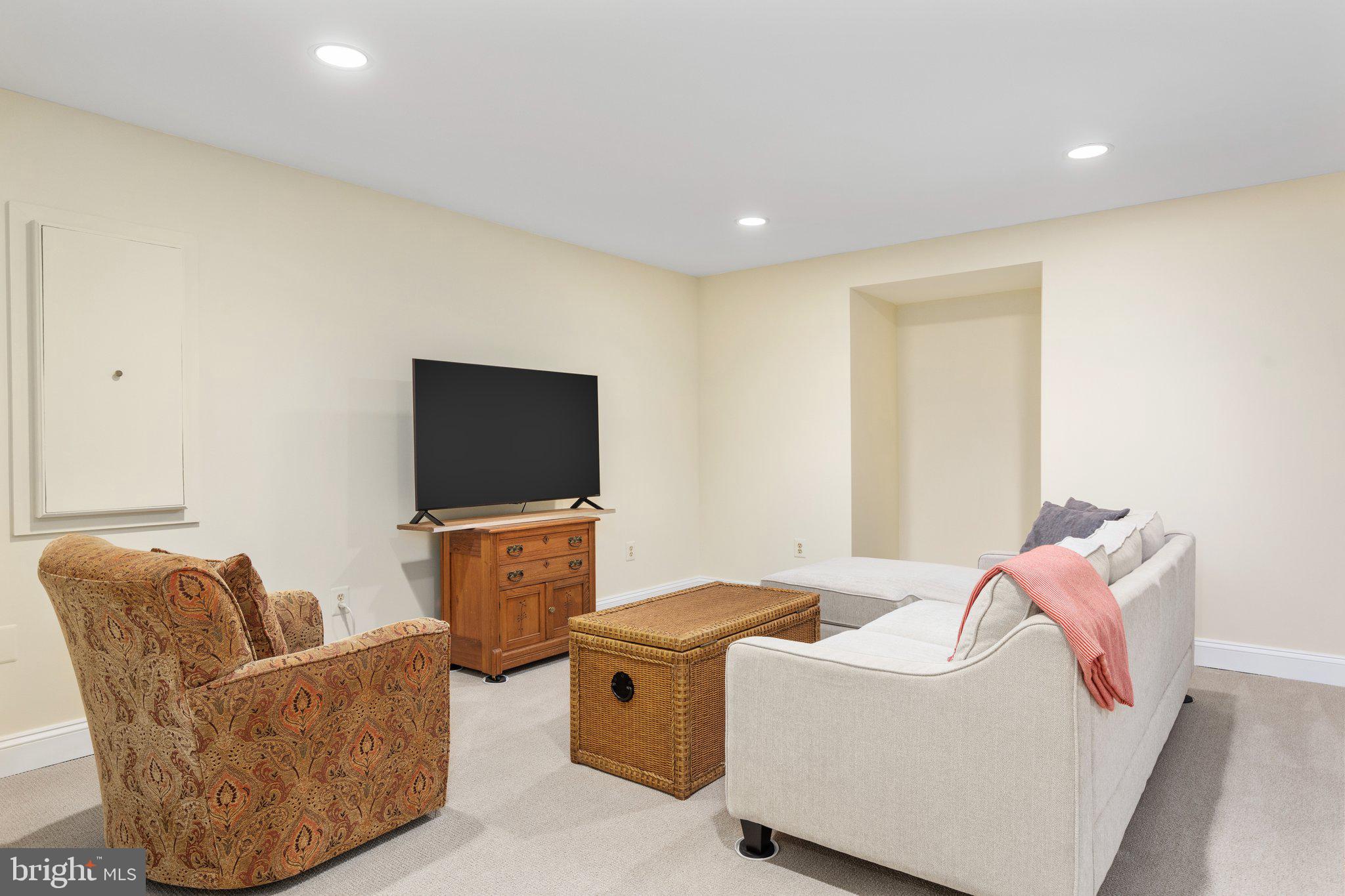 206 Andover Ct NE