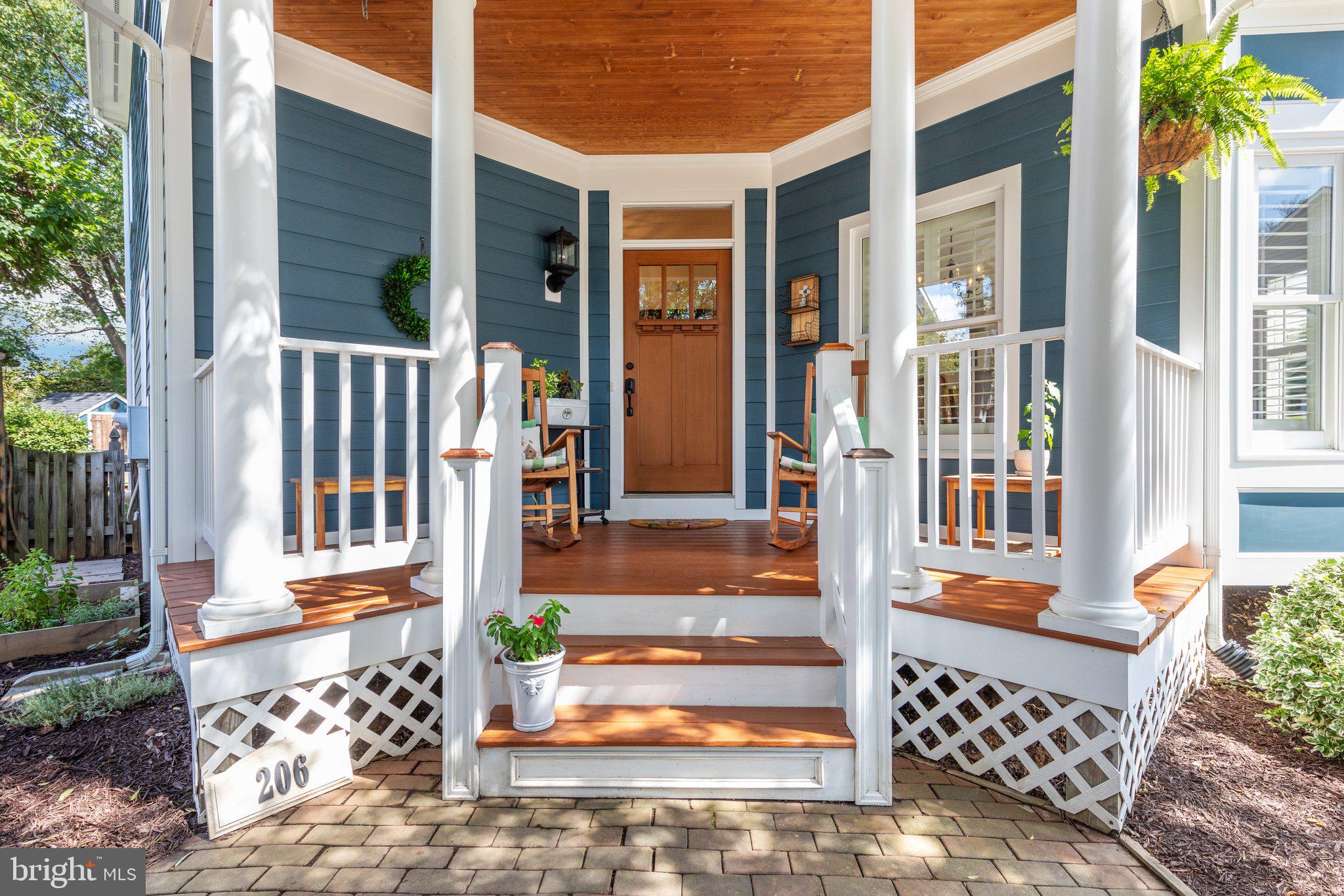 206 Andover Ct NE