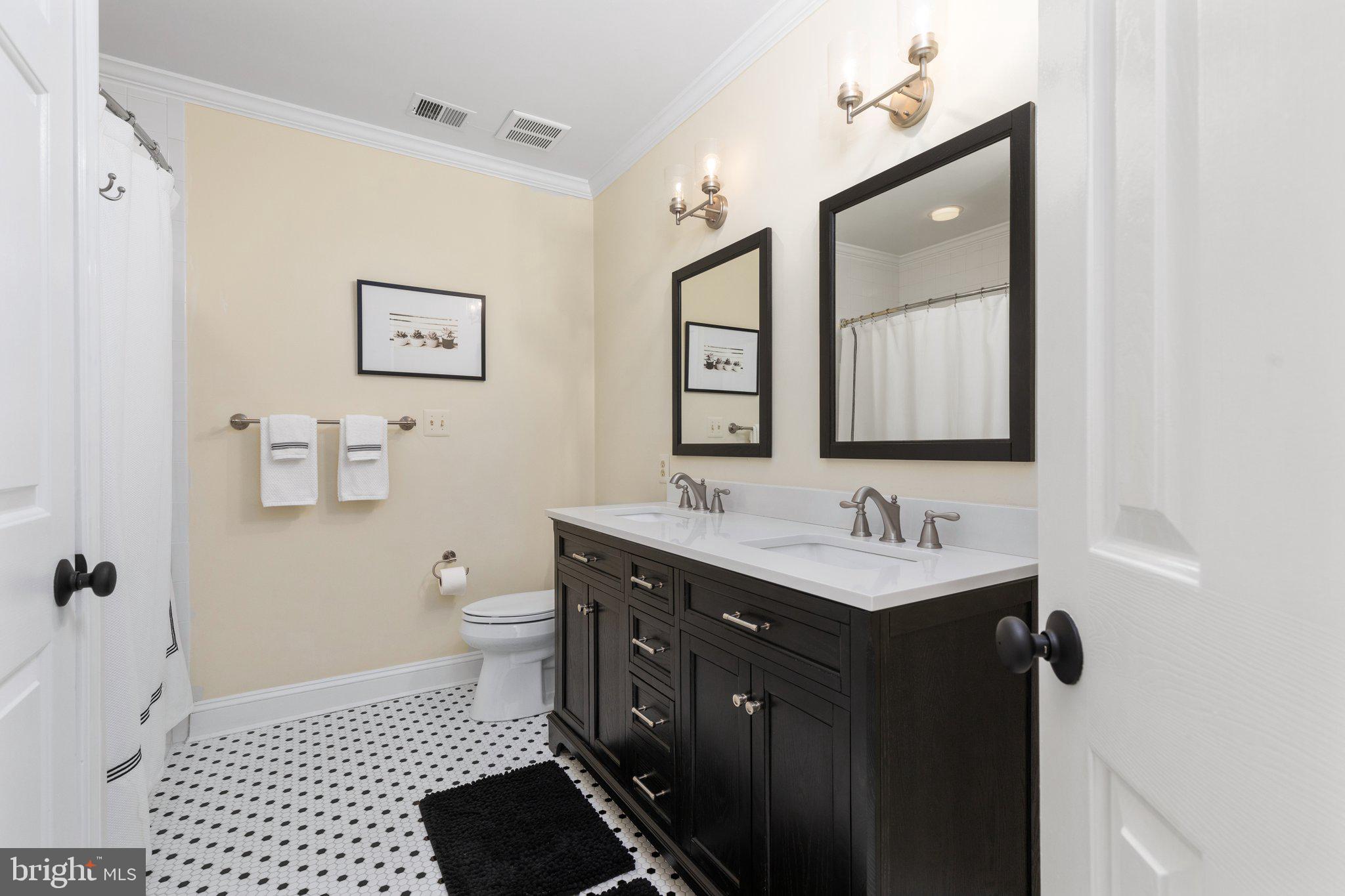 206 Andover Ct NE