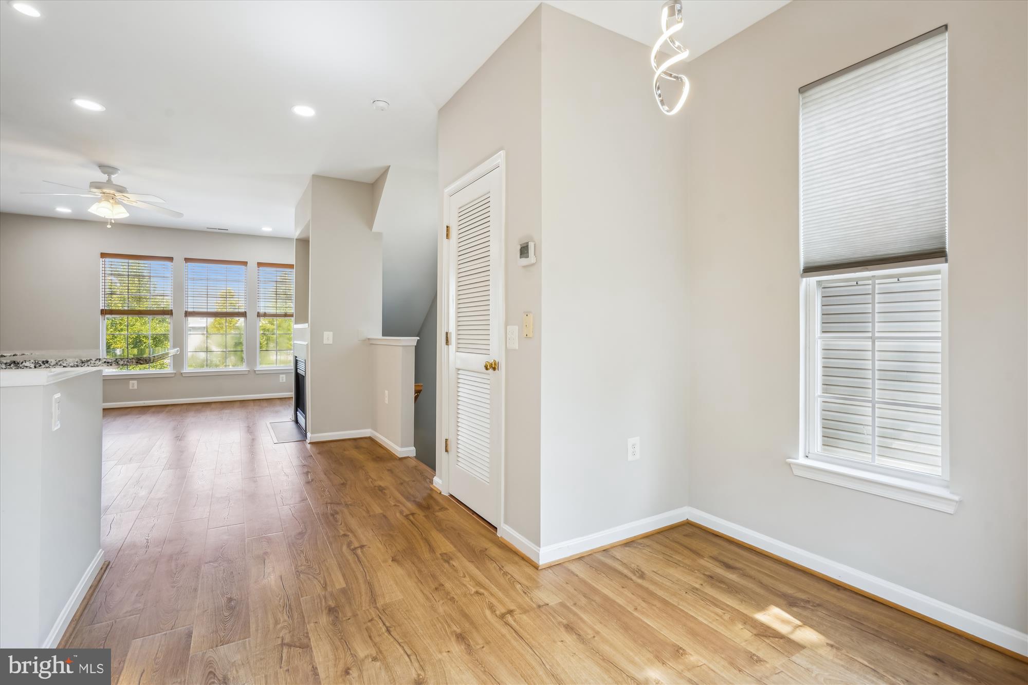23076 Fontwell SQUARE