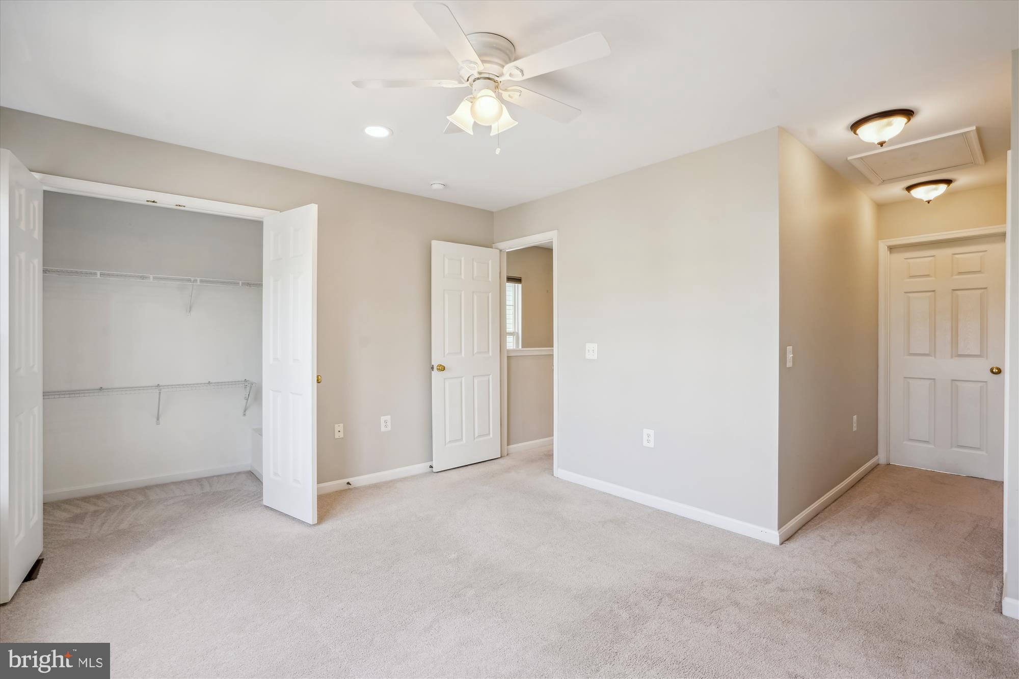 23076 Fontwell SQUARE
