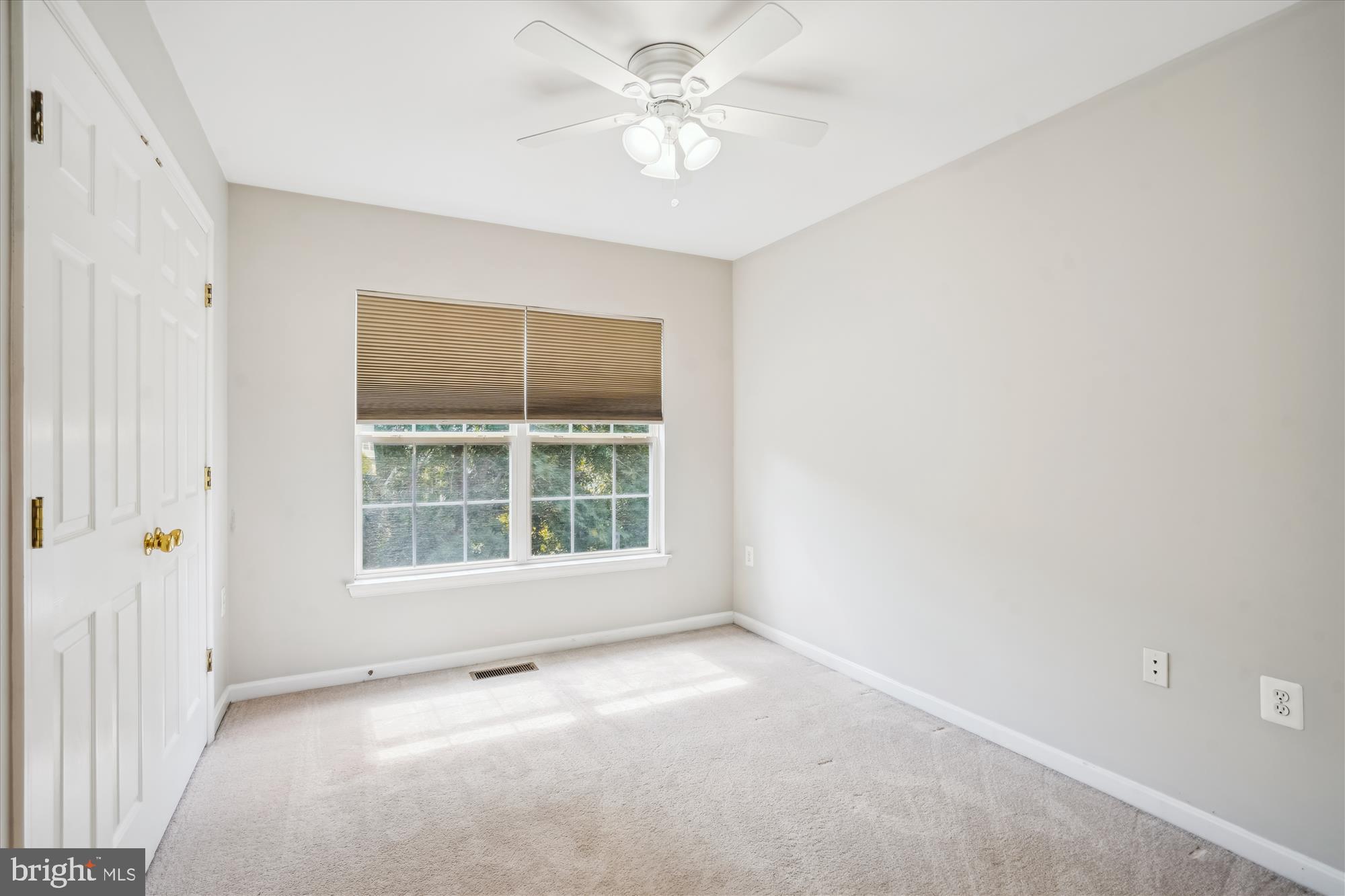 23076 Fontwell SQUARE