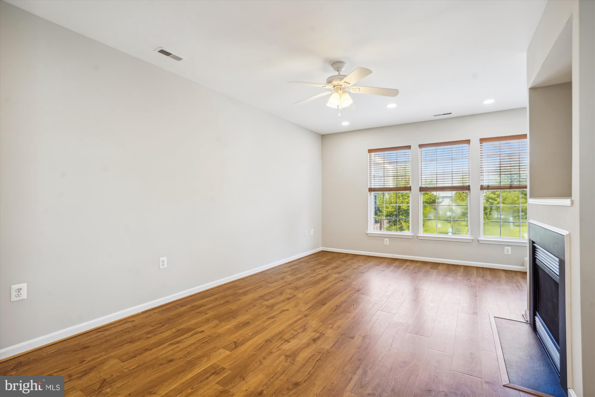 23076 Fontwell SQUARE