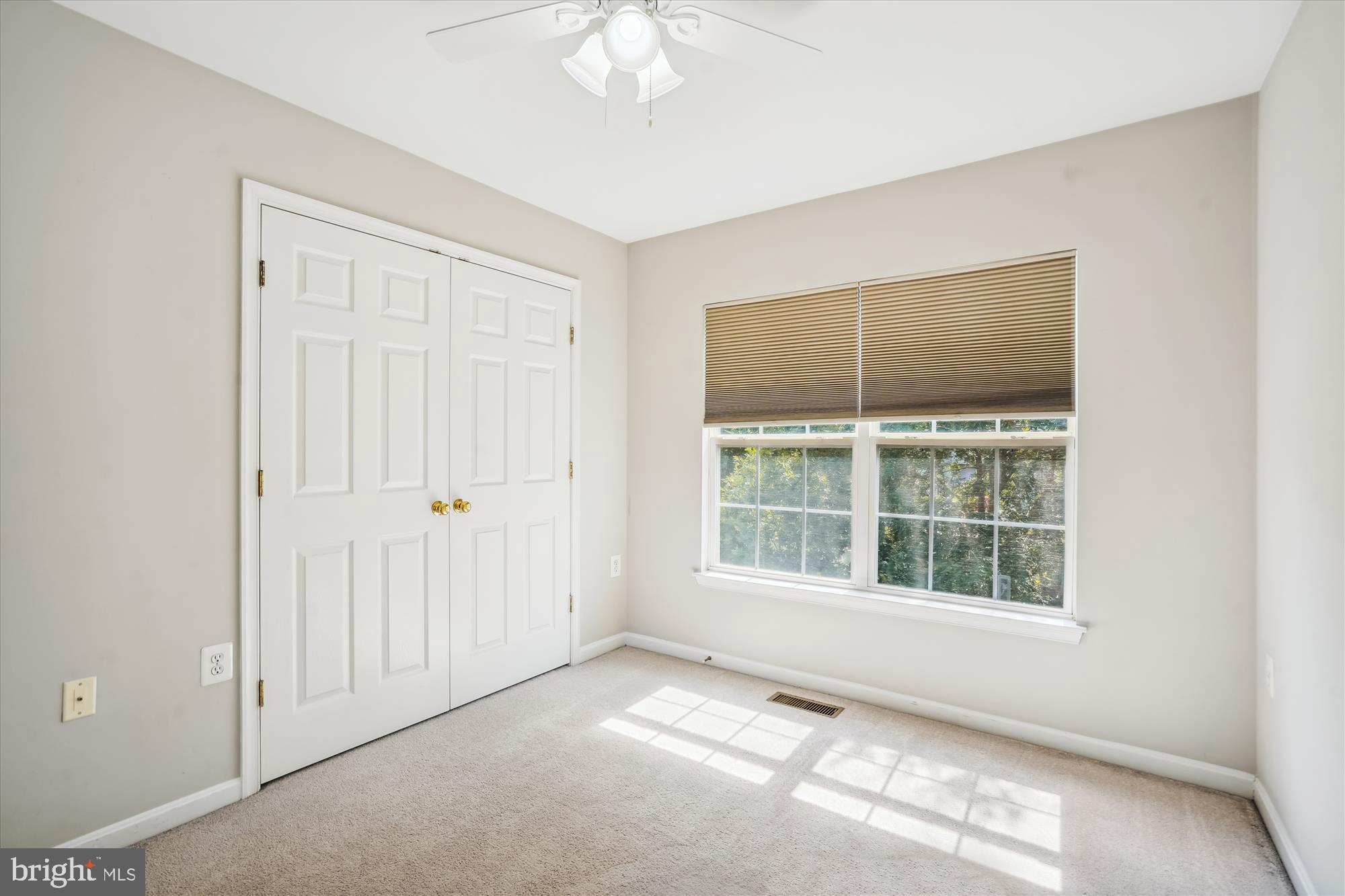 23076 Fontwell SQUARE