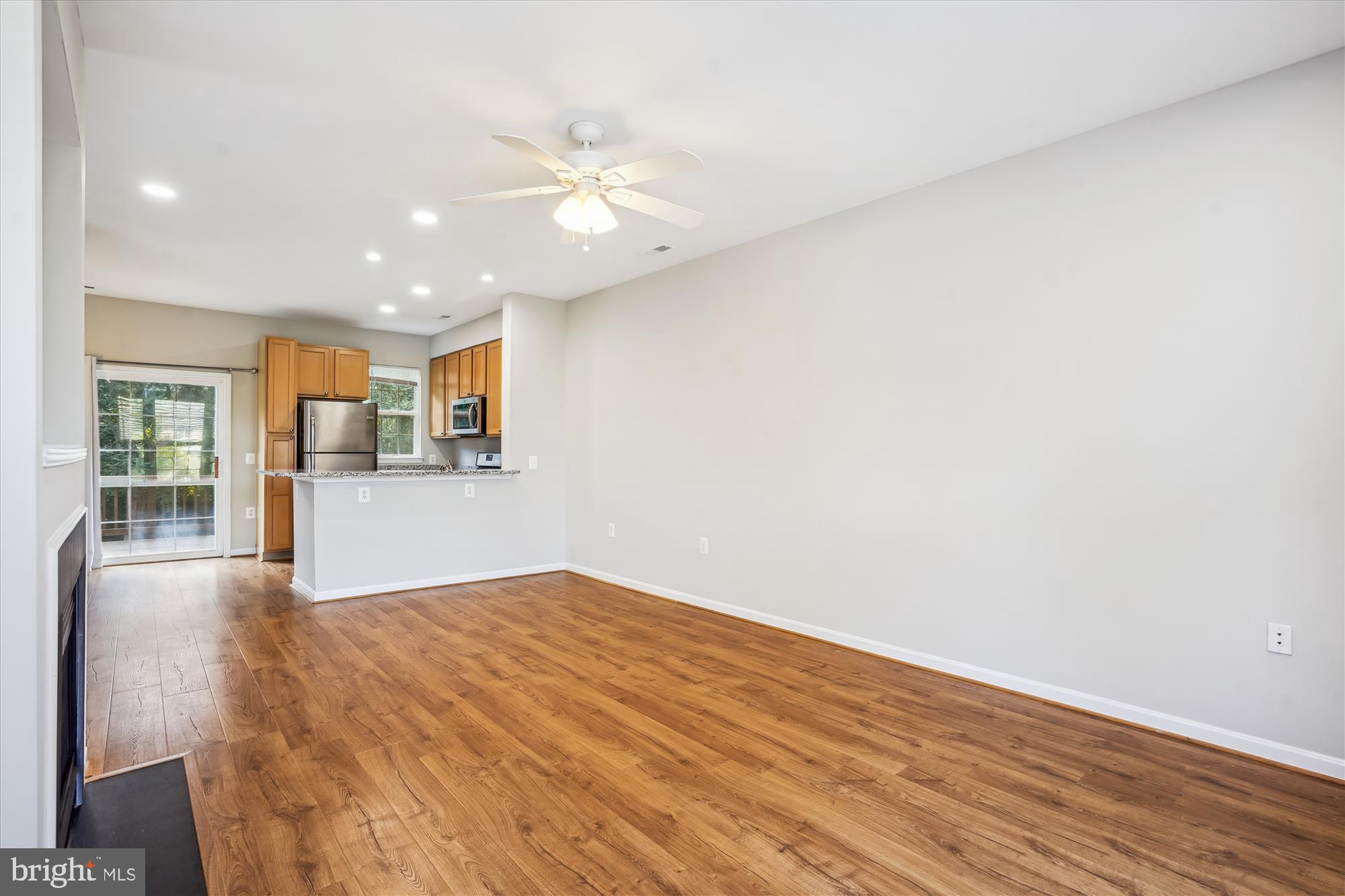 23076 Fontwell SQUARE