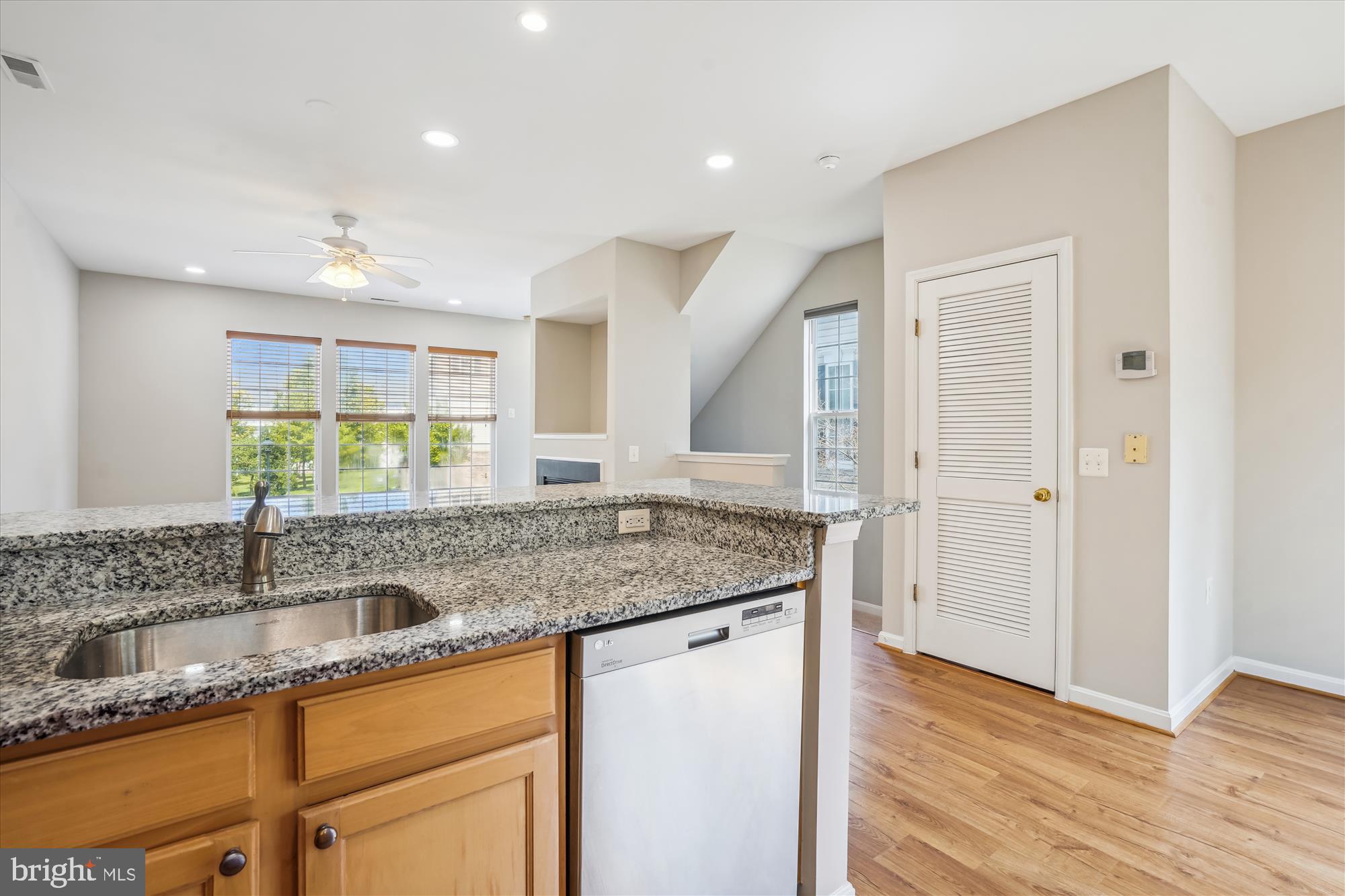 23076 Fontwell SQUARE