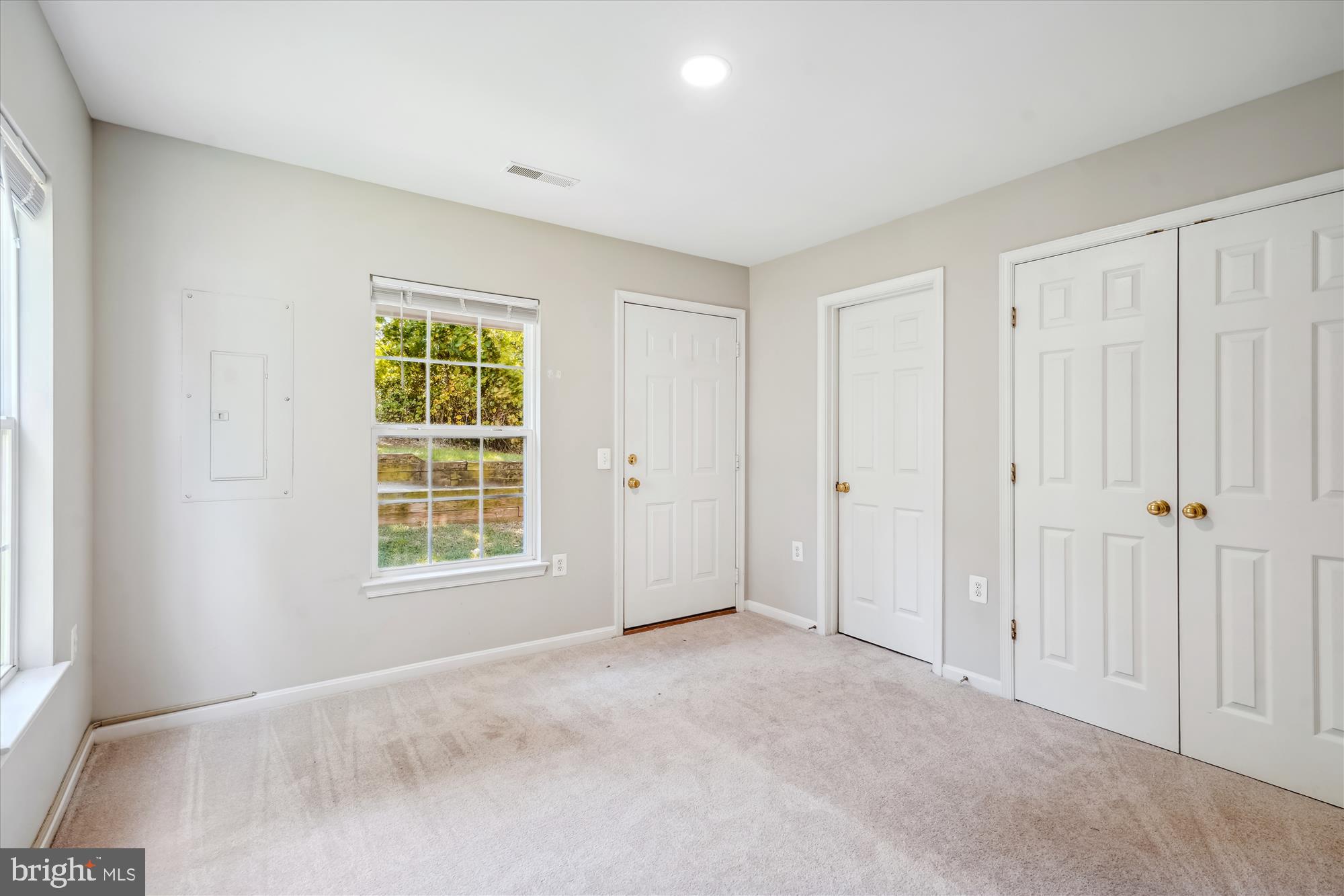 23076 Fontwell SQUARE