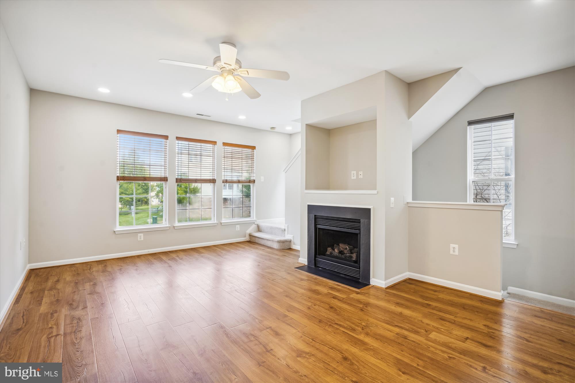 23076 Fontwell SQUARE