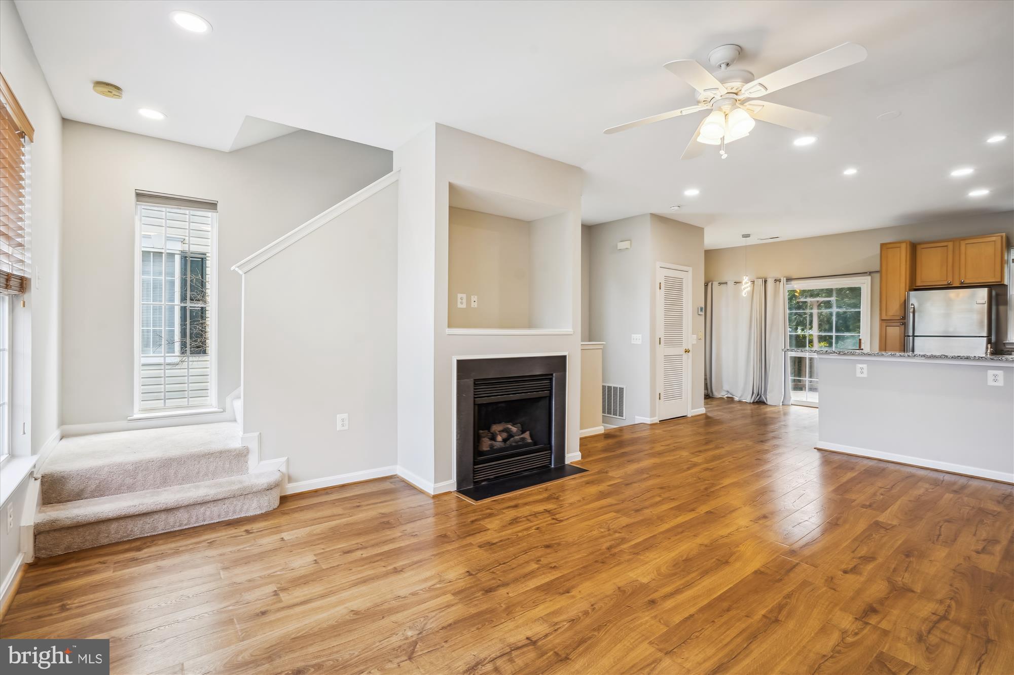 23076 Fontwell SQUARE