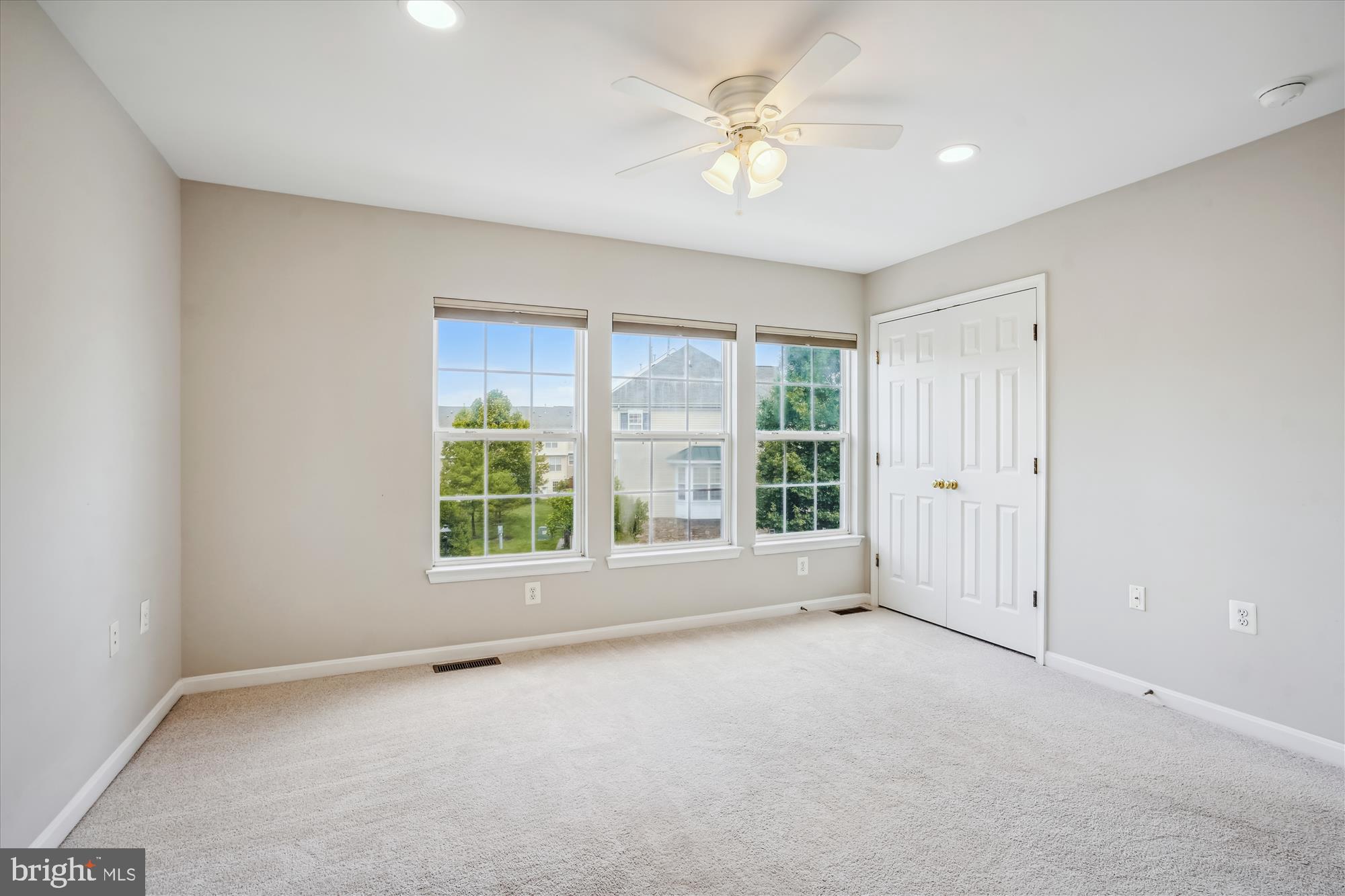23076 Fontwell SQUARE