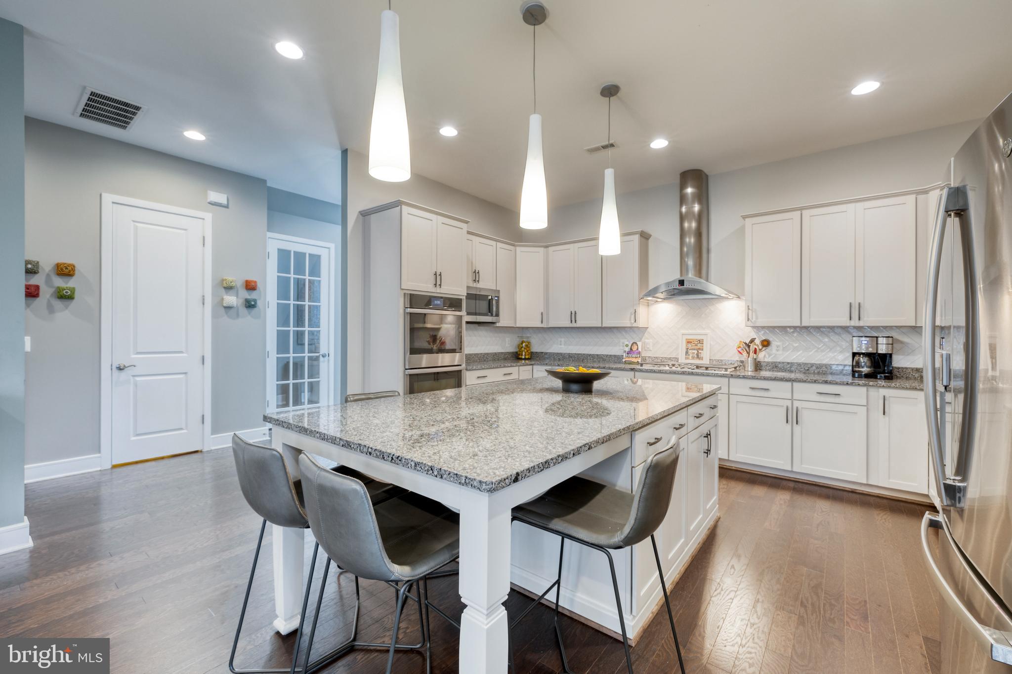 42858 Beaver Crossing SQUARE