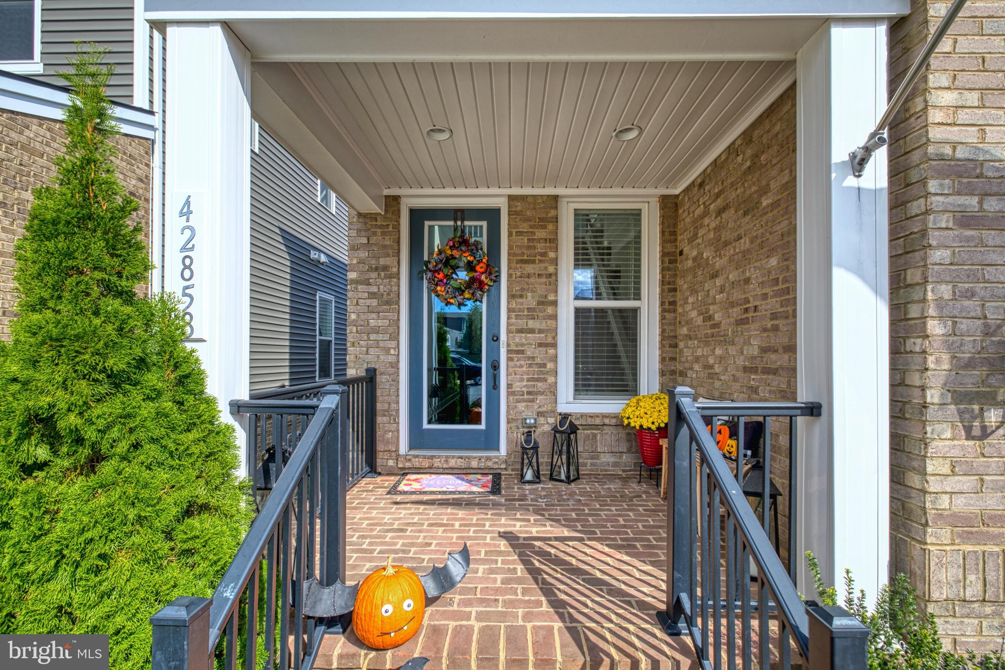42858 Beaver Crossing SQUARE