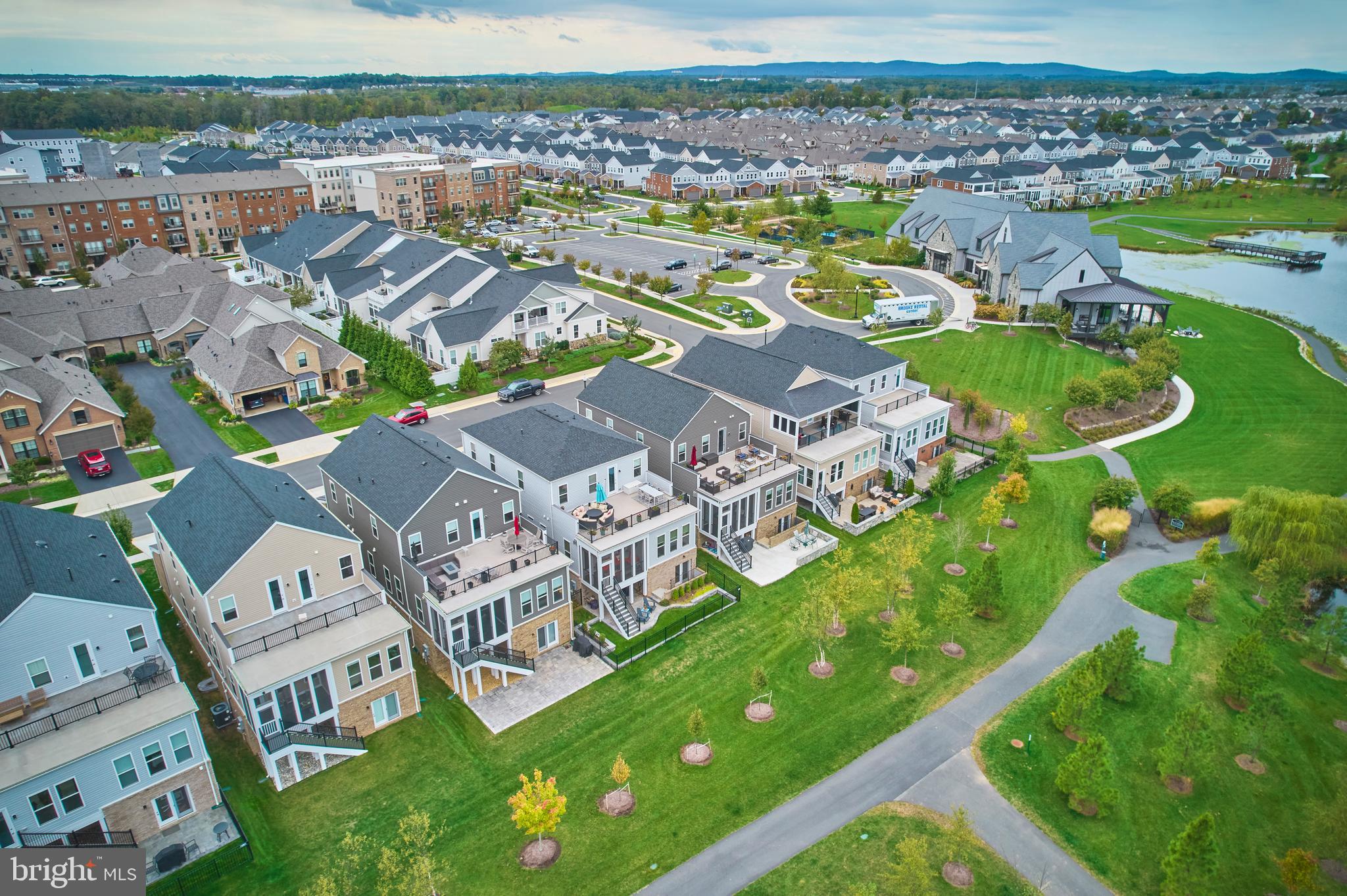 42858 Beaver Crossing SQUARE