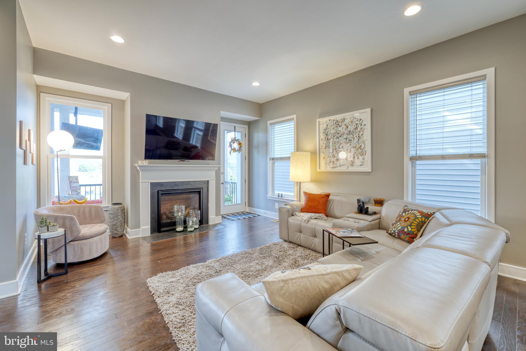 42858 Beaver Crossing SQUARE