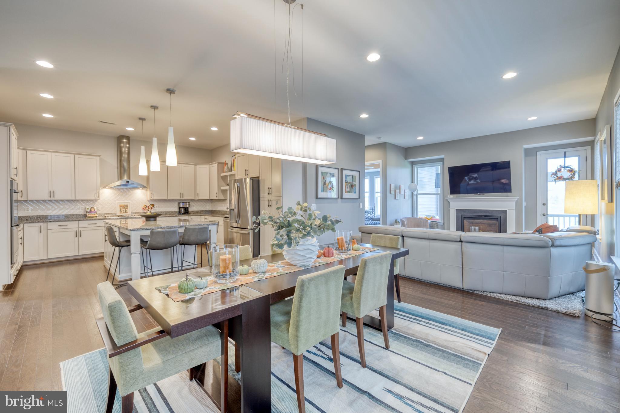 42858 Beaver Crossing SQUARE