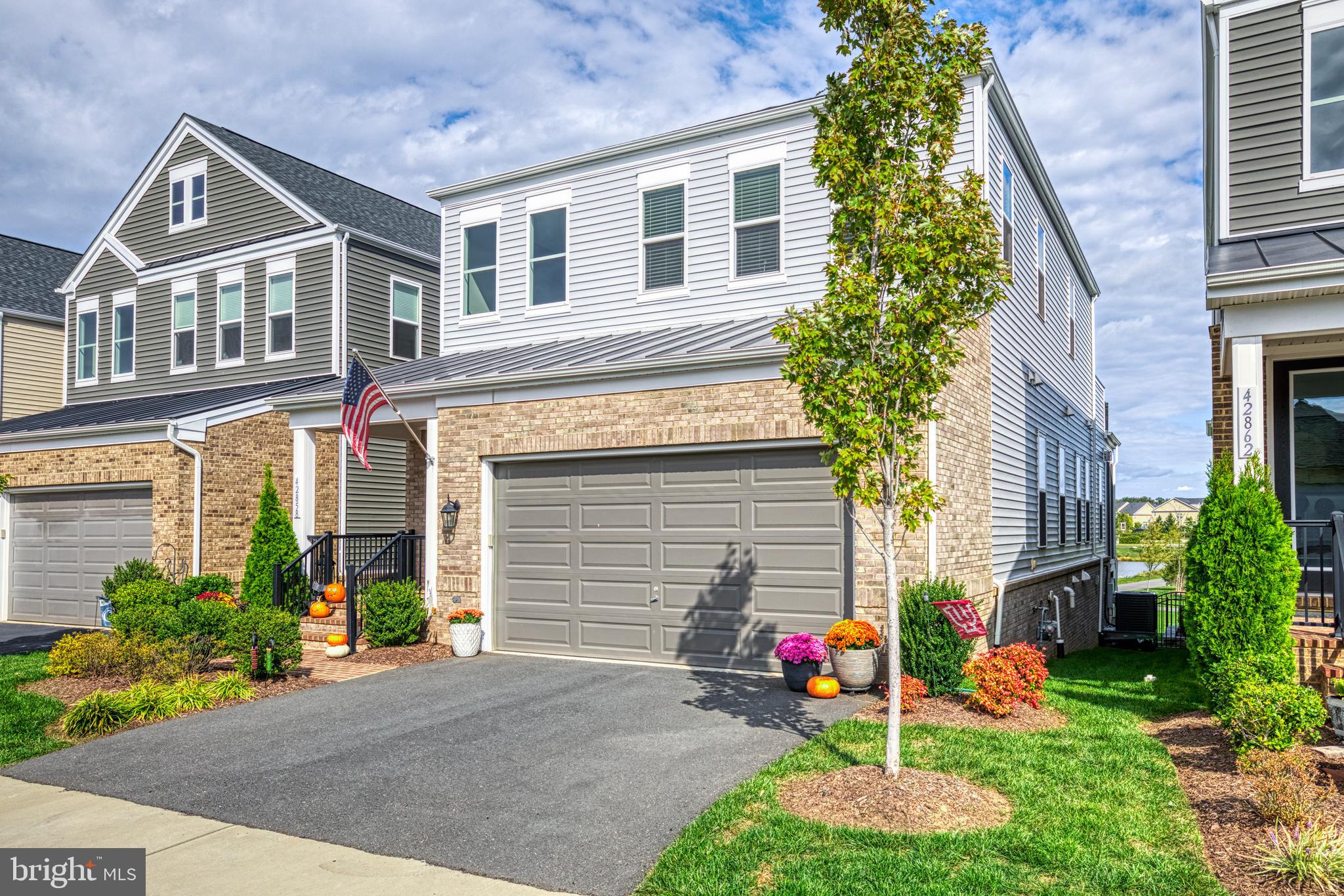 42858 Beaver Crossing SQUARE