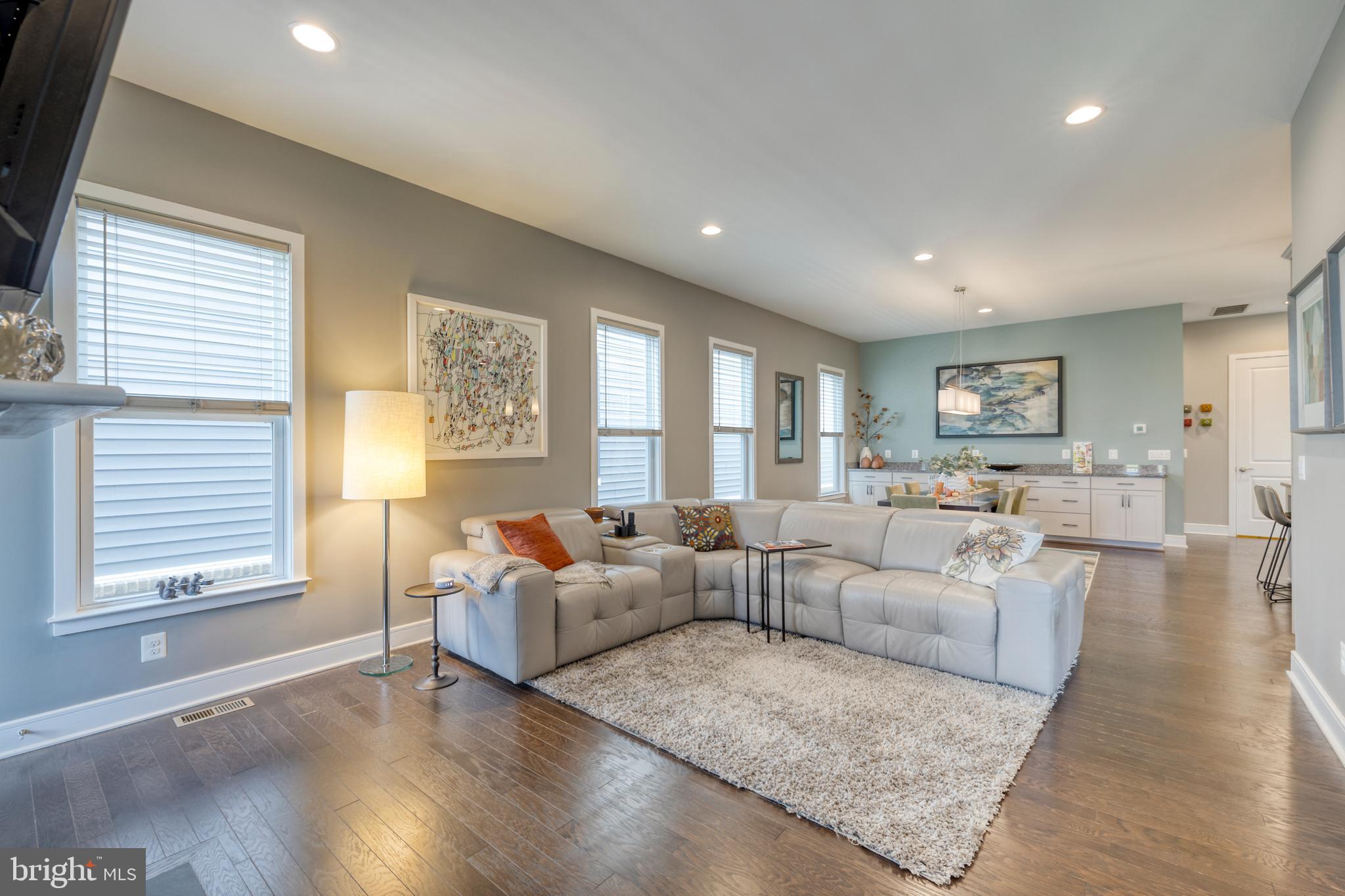 42858 Beaver Crossing SQUARE