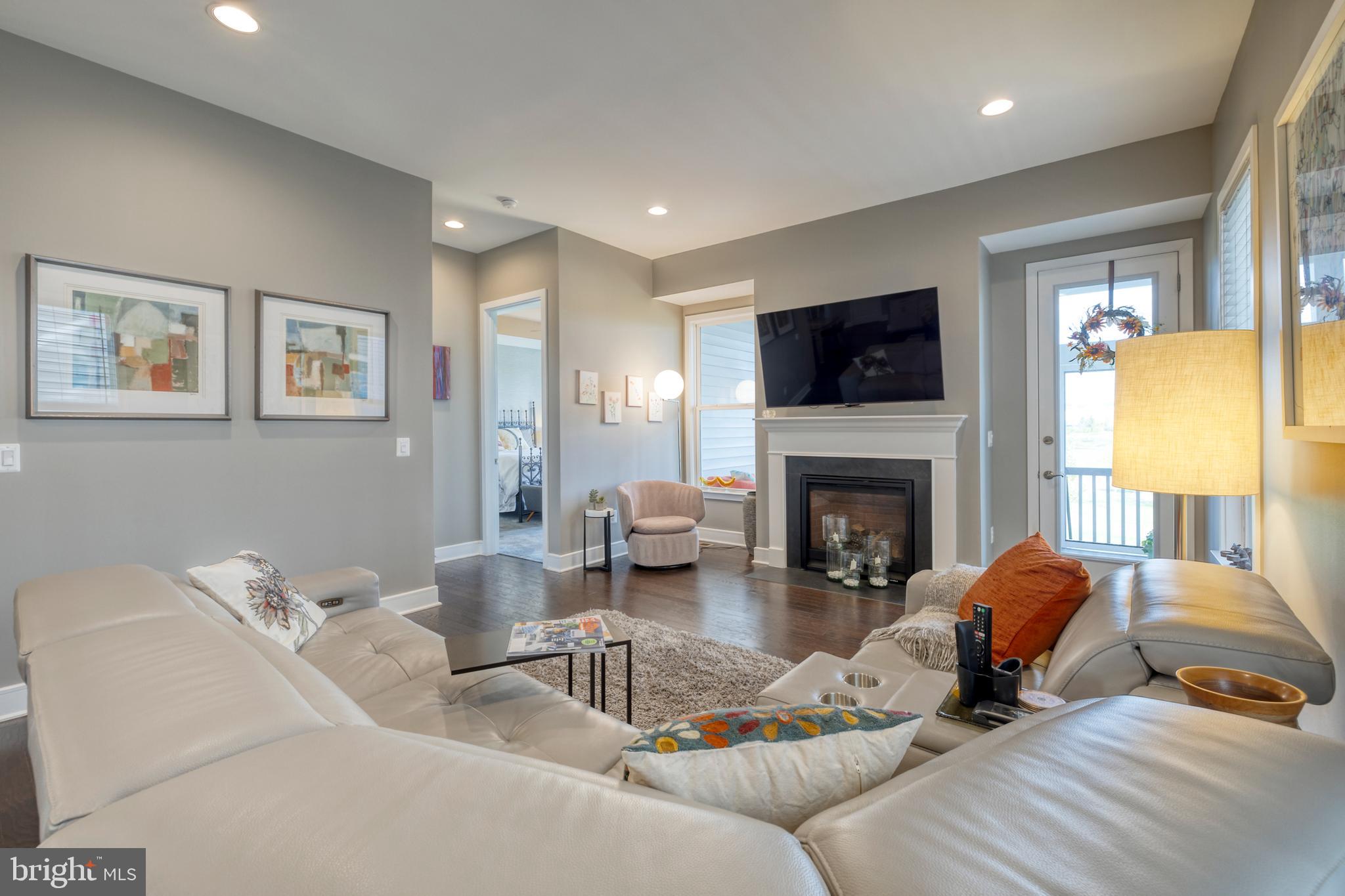42858 Beaver Crossing SQUARE