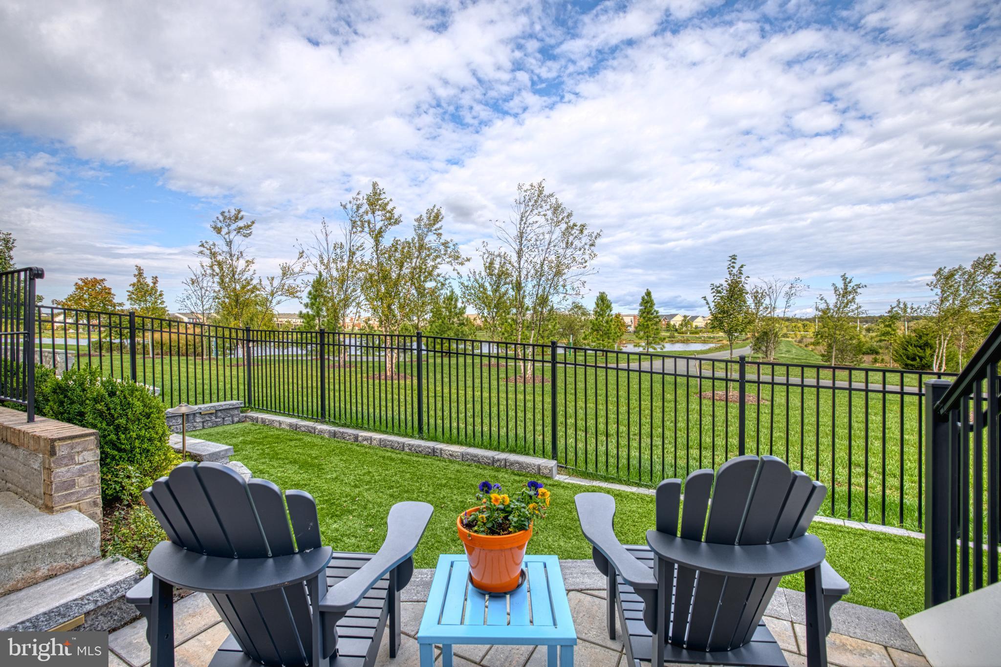 42858 Beaver Crossing SQUARE