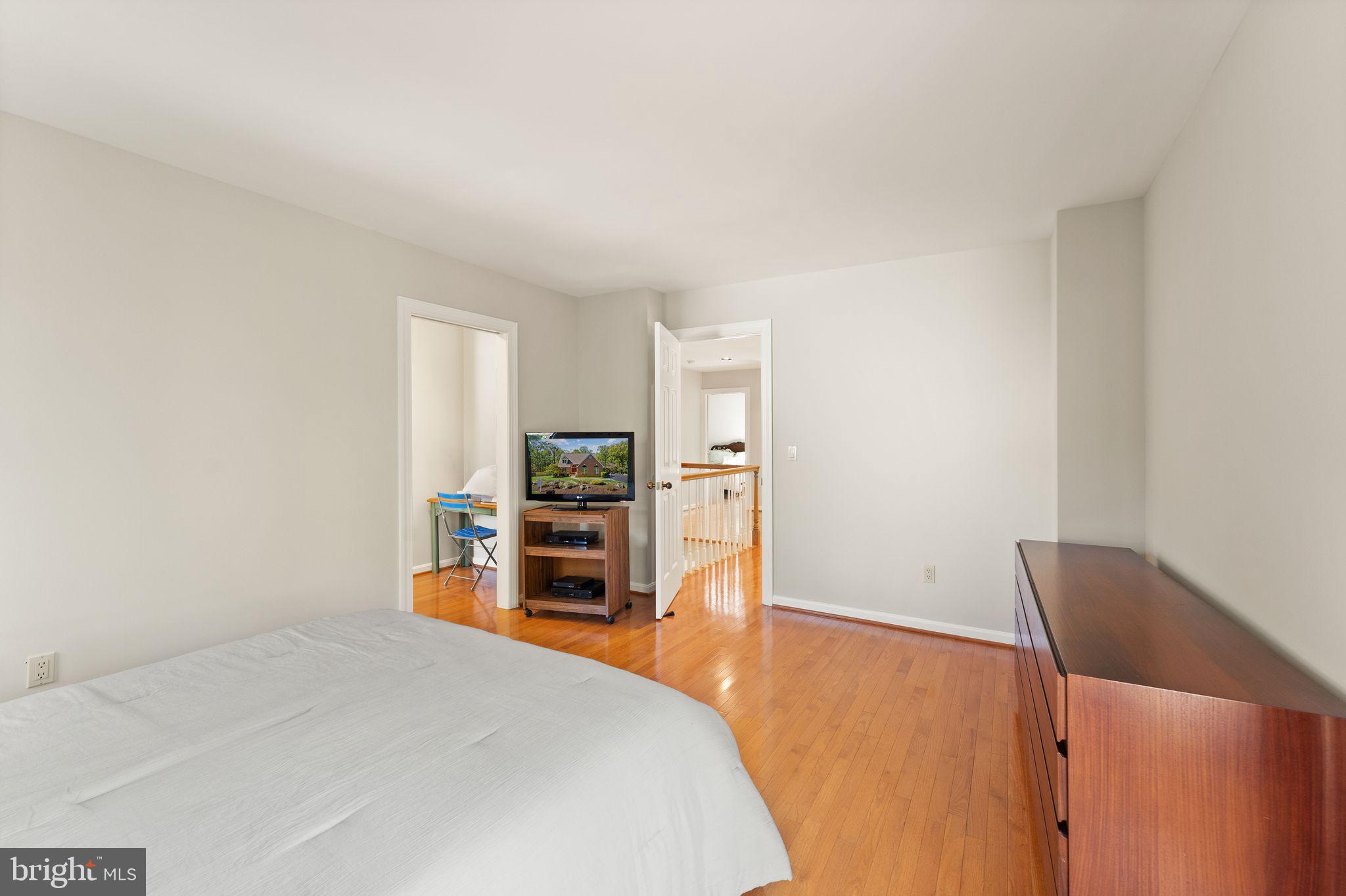 519 Fortress CIRCLE SE