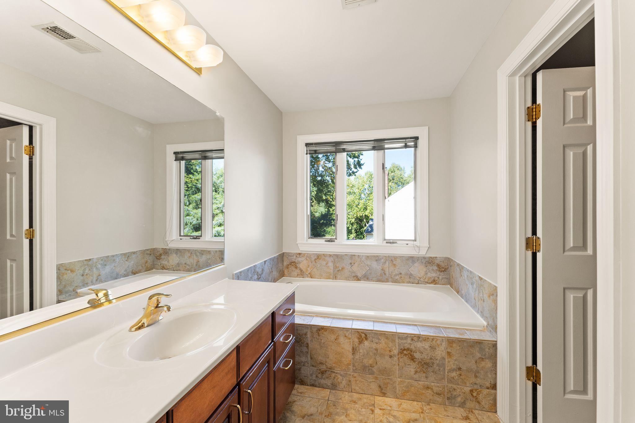 519 Fortress CIRCLE SE