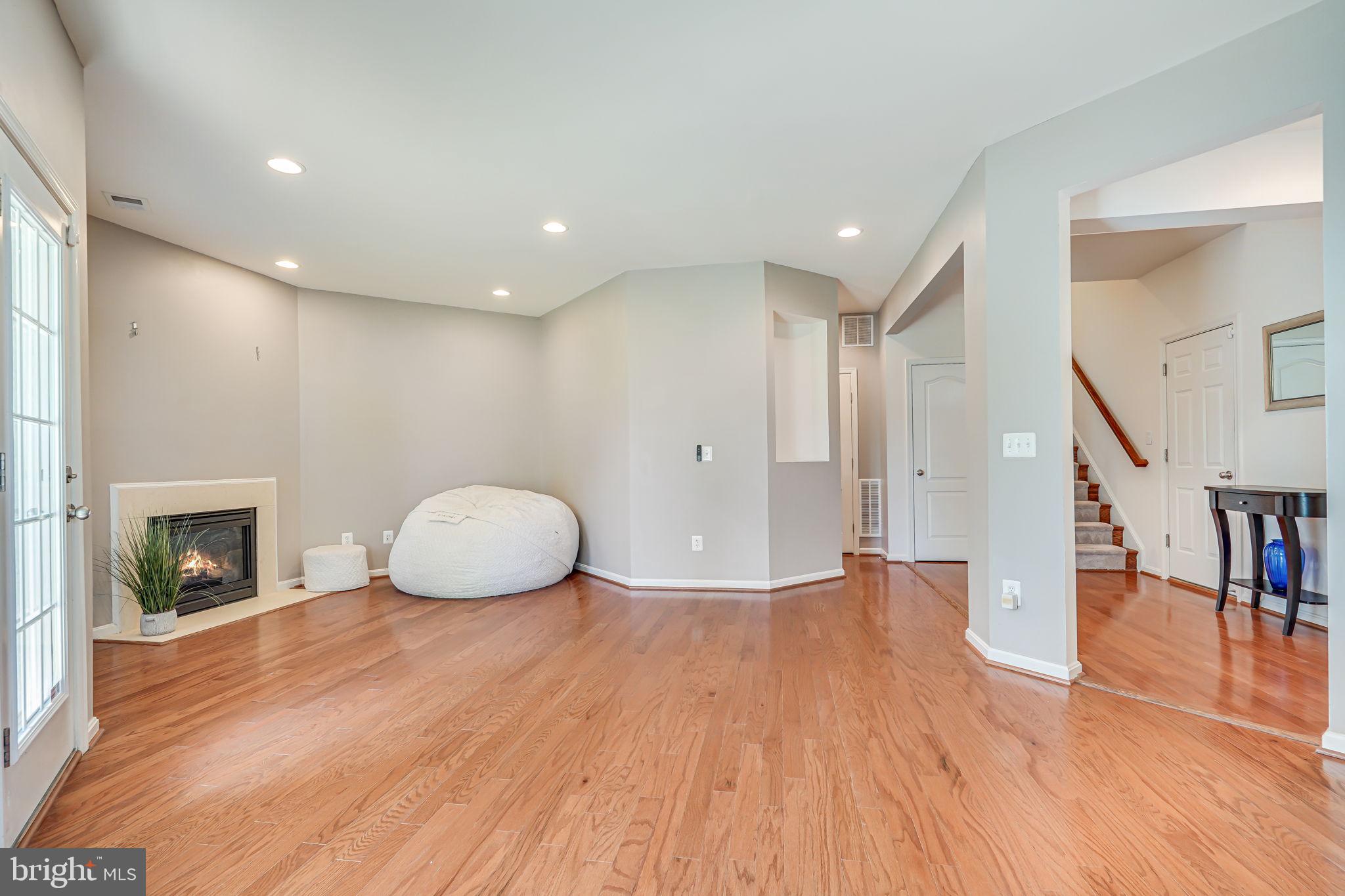 42377 Trellis SQUARE