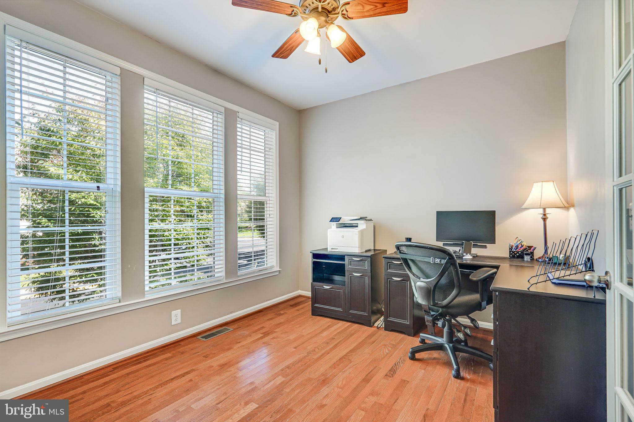 42377 Trellis SQUARE