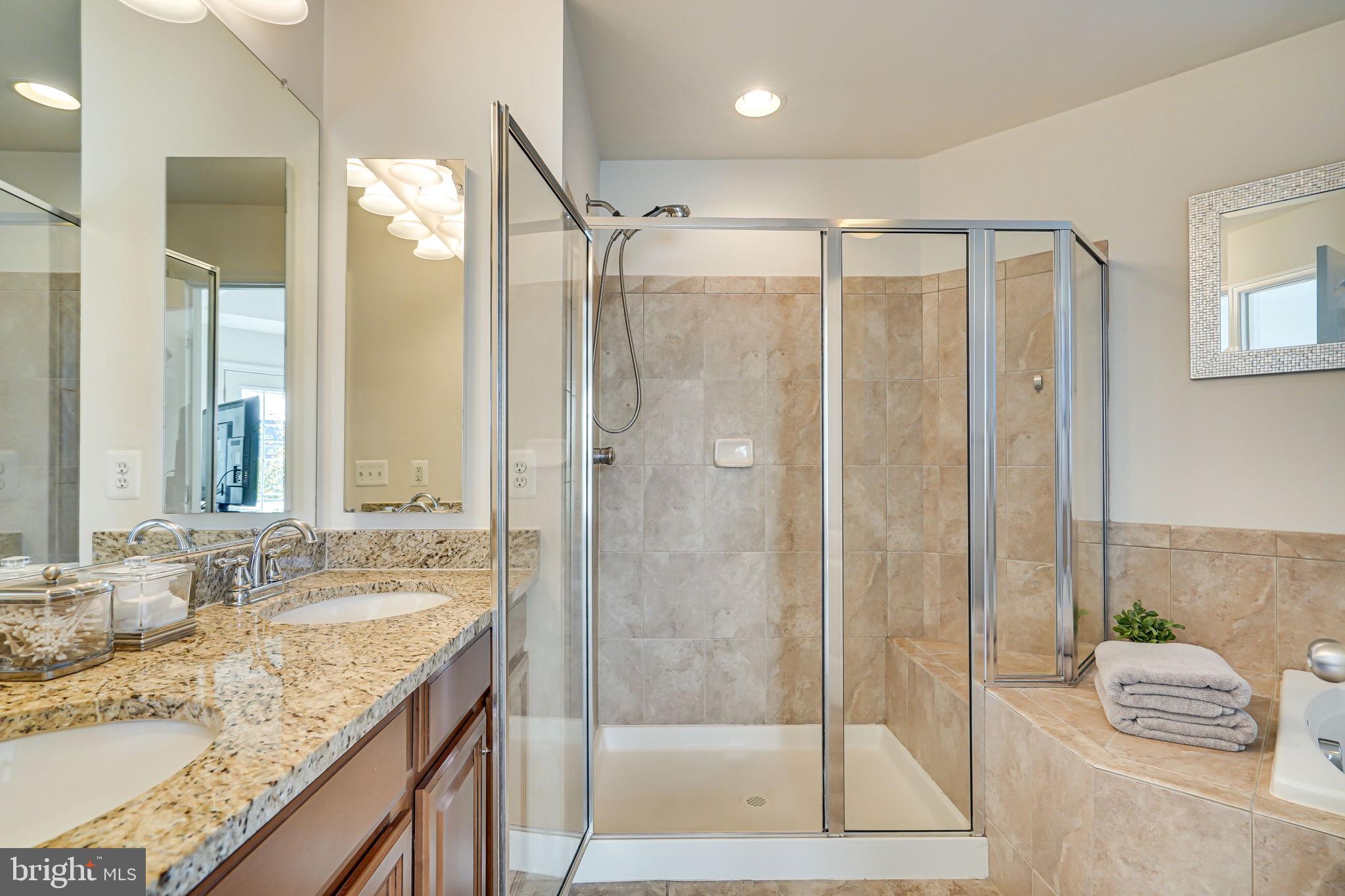 42377 Trellis SQUARE