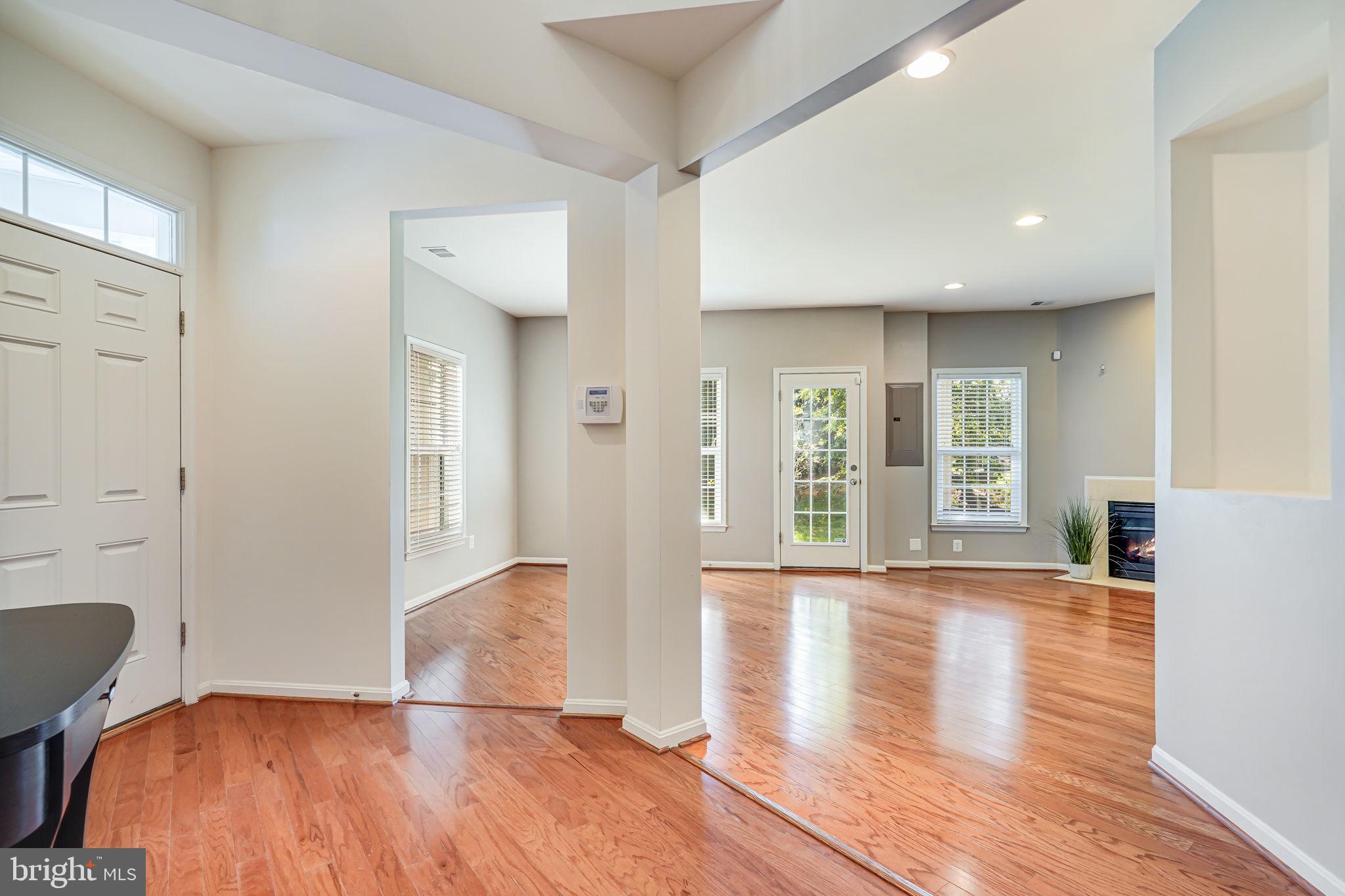 42377 Trellis SQUARE